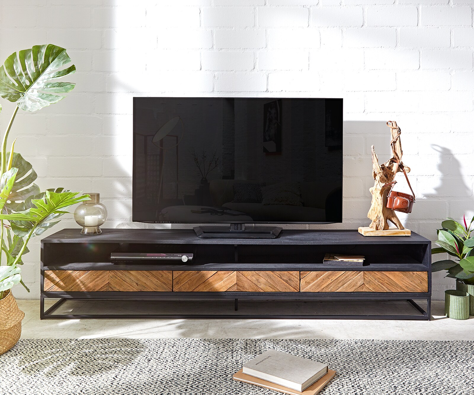 Szafka RTV Famke 200 cm mango drewno tekowe 2 przegrody 3 szuflady 1