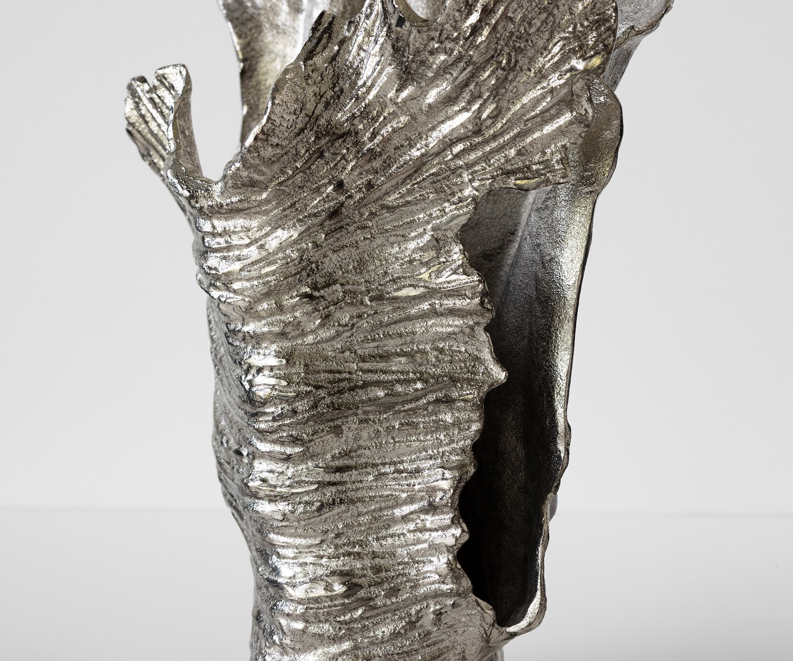 Waza dekoracyjna Corallo dł. 43 x szer. 24 x wys. 61 cm aluminium Platin ręcznie robiona 4