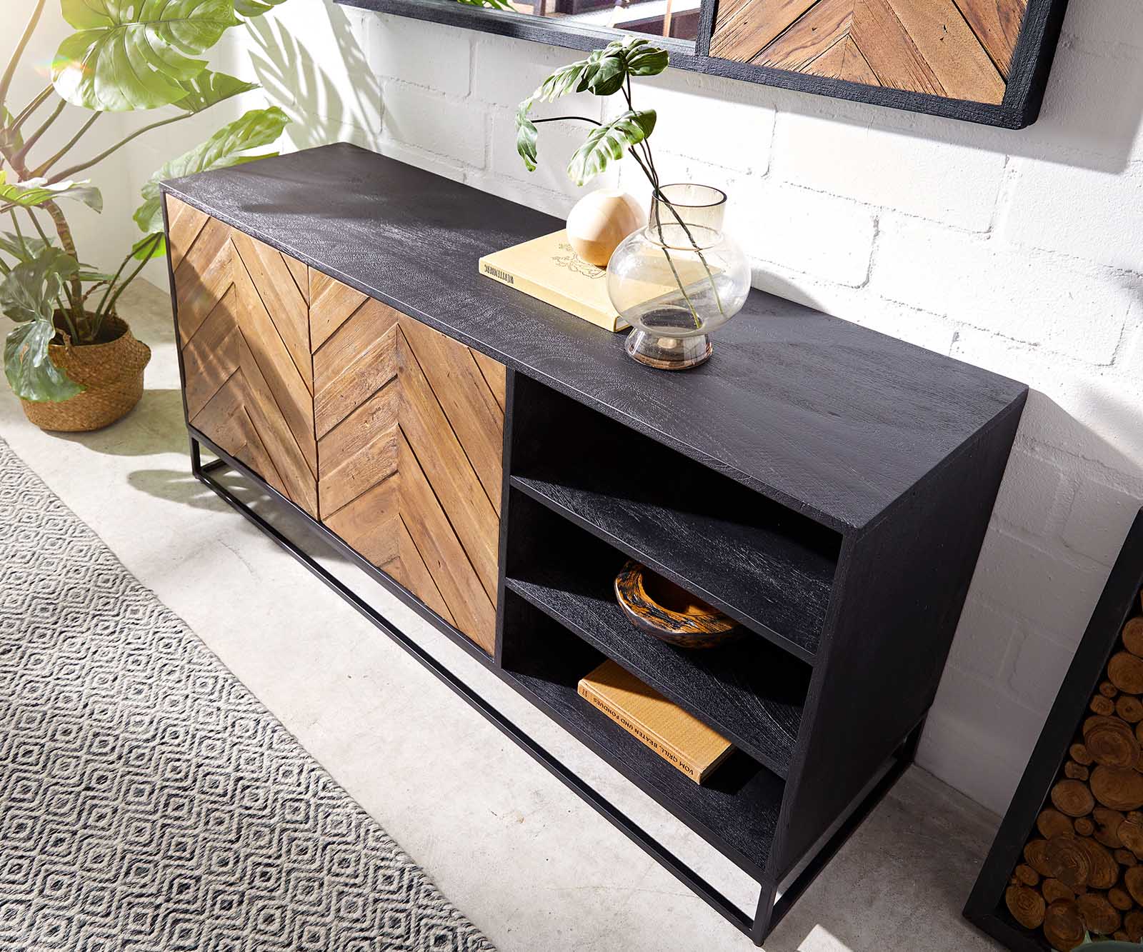 Komoda Famke 145 cm mango drewno tekowe 2 drzwi 3 przegrody 4