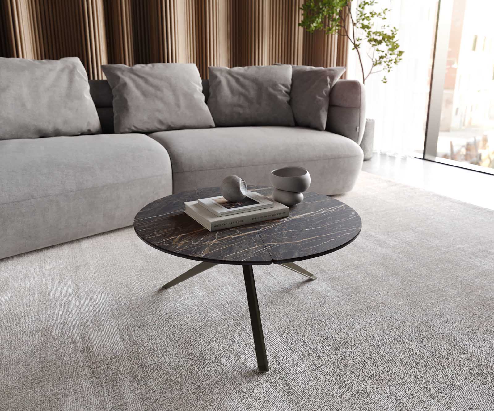Stolik kawowy Delron 90x90cm ceramika Emperador Extra Lucidato ciemnobrązowy podstawa krzyżowa płaska metal czarny