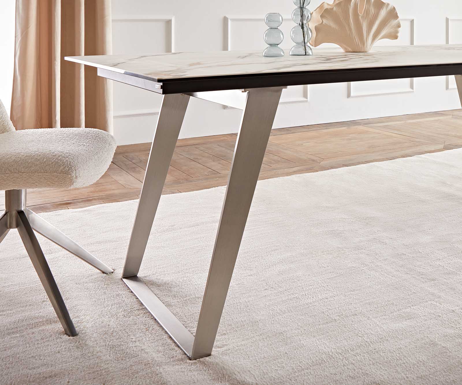 Stół do jadalni Edge 200x100 cm ceramika Calacatta Luxe biało-złoto-szary stal nierdzewna pochylona rama 6