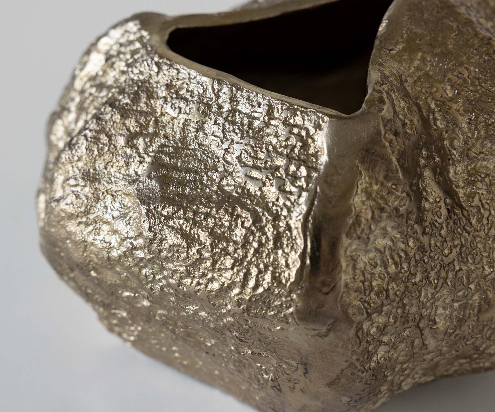Waza dekoracyjna Cratera dł. 29 x szer. 24 x wys. 19 cm aluminium Champagner ręcznie robiona 6