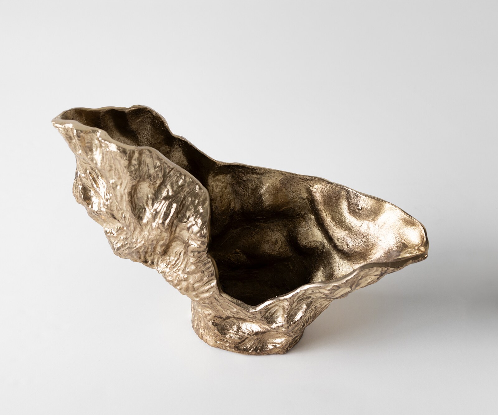 Waza dekoracyjna Alaris dł. 44 x szer. 13 x wys. 31 cm aluminium Champagner ręcznie robiona 3