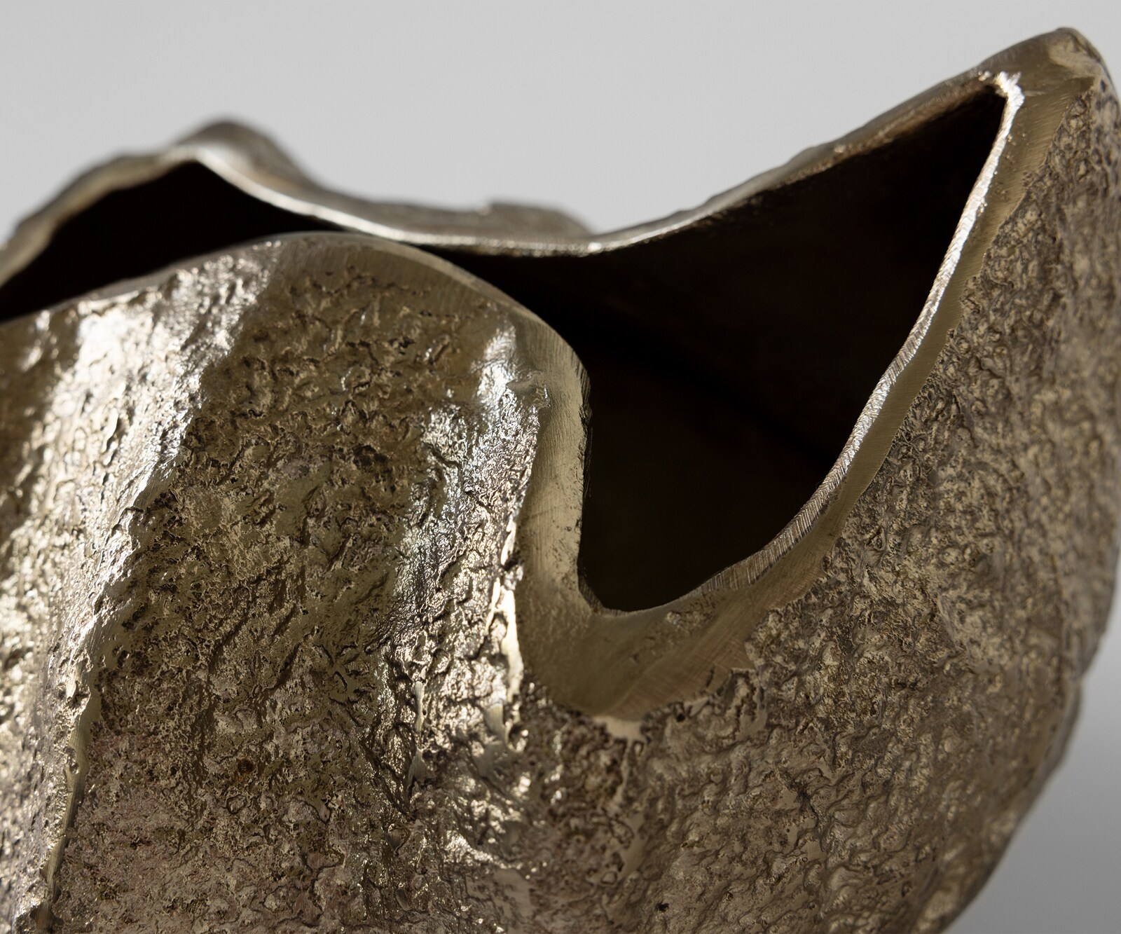 Waza dekoracyjna Cratera dł. 29 x szer. 24 x wys. 19 cm aluminium Champagner ręcznie robiona 5
