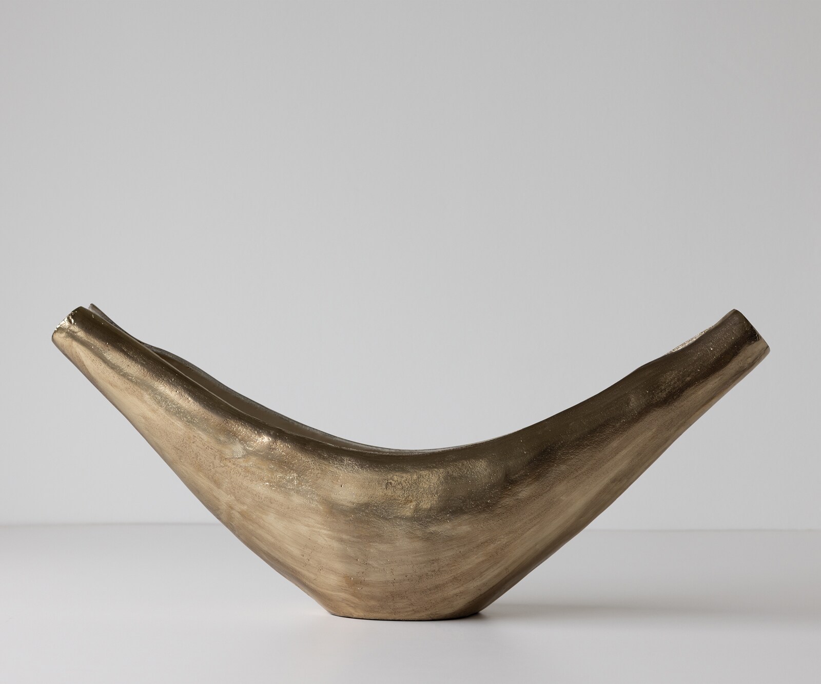 Rzeźba Navira dł. 77 x szer. 17 x wys. 31 cm aluminium Champagner Ivory ręcznie robiona 1