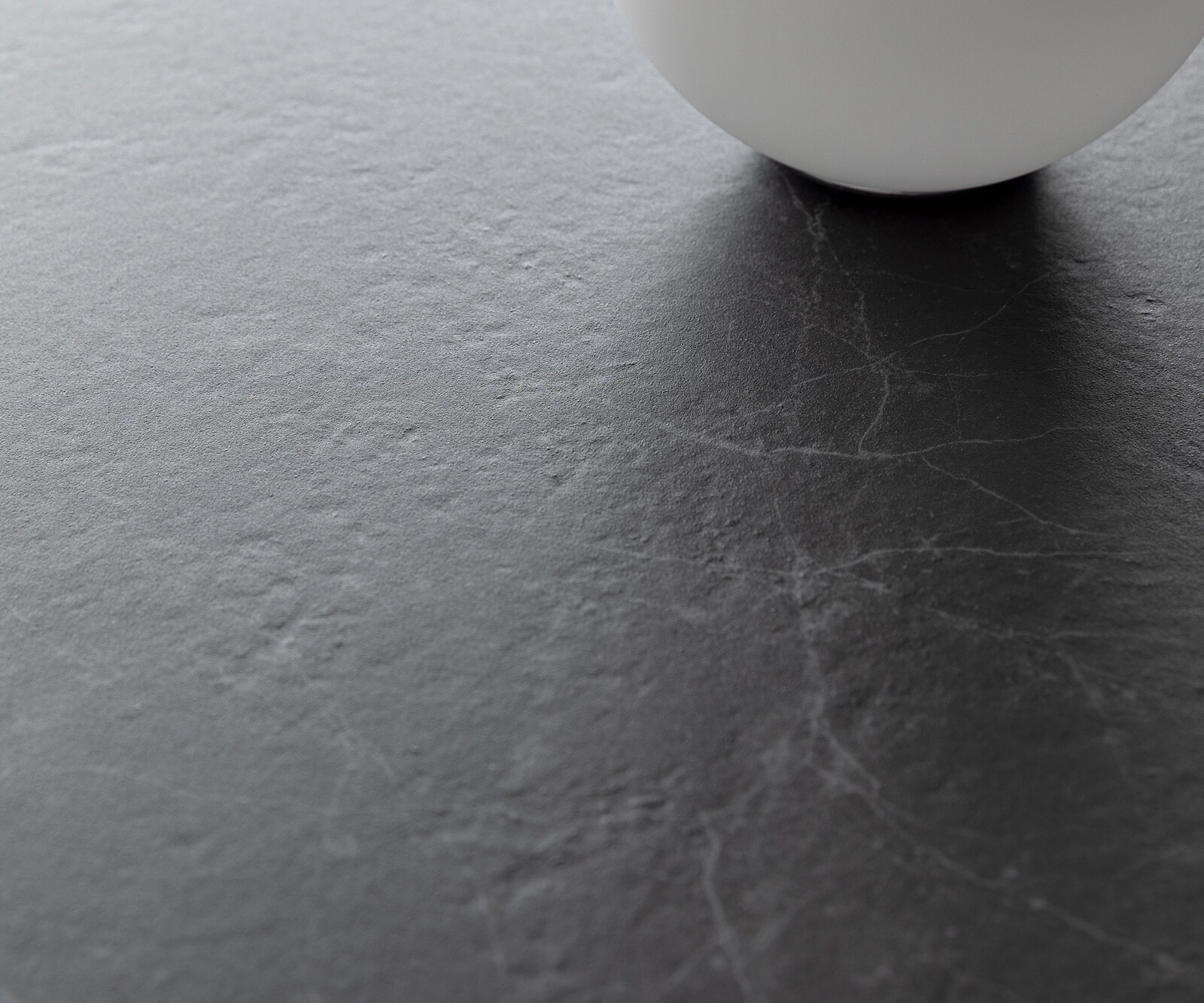 Stół do jadalni Edge w kształcie beczki 260x120 cm ceramika Laminam® Nero Greco antracytowa rama Zenthara stal nierdzewna 4