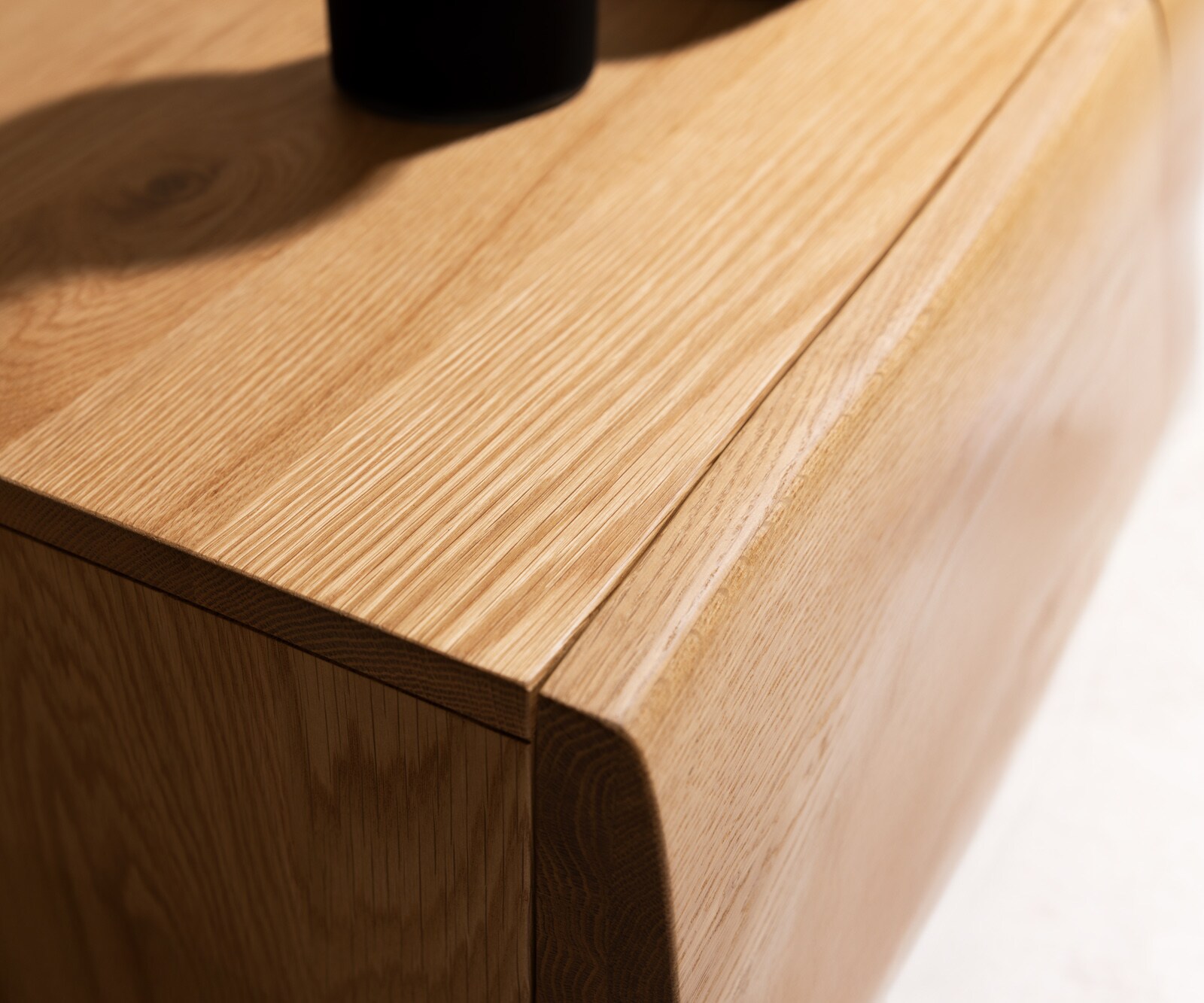 Komoda New Live-Edge 145 cm dąb naturalny 3 drzwi nóżki płozowe metal czarny 8