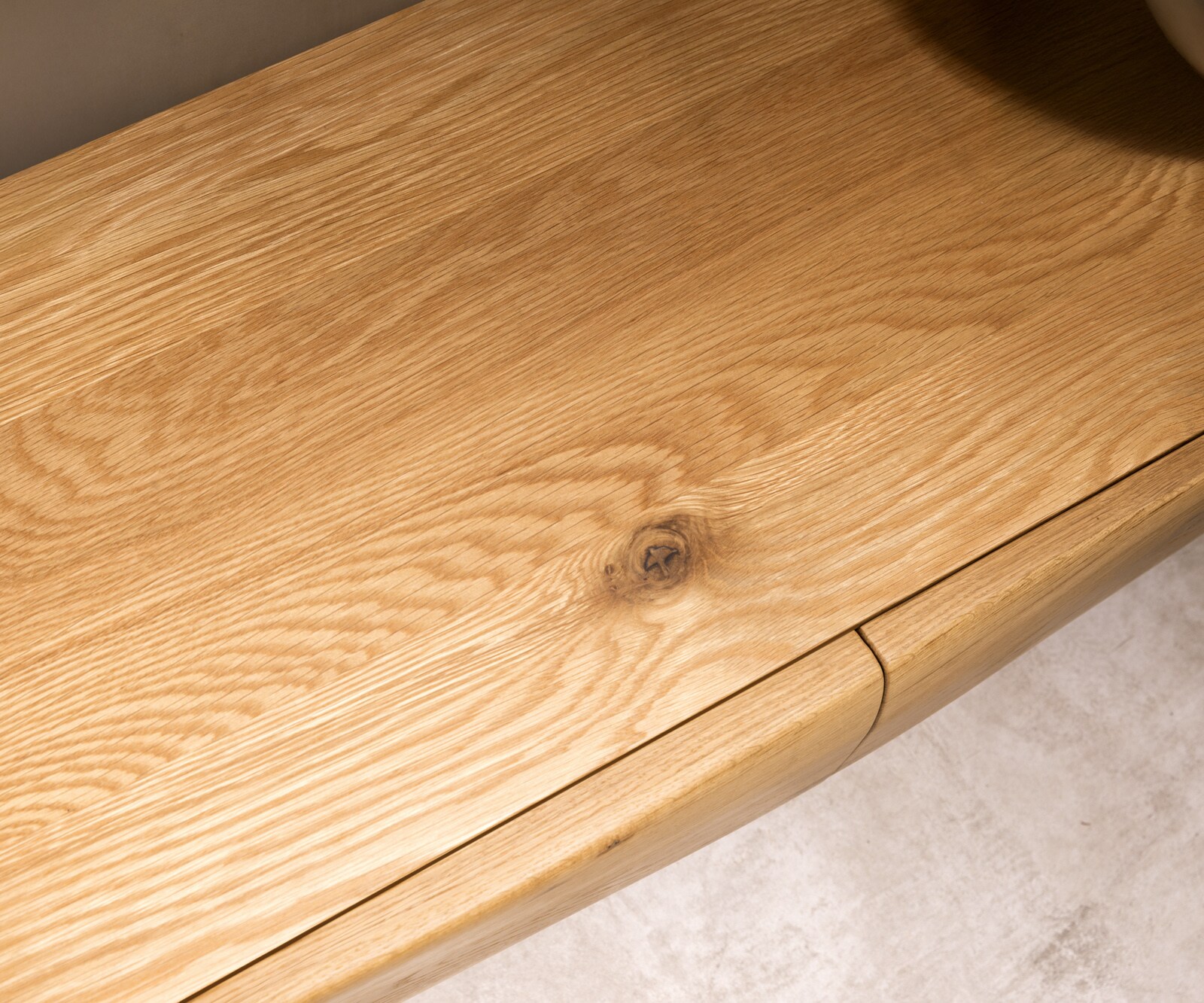 Komoda New Live-Edge 145 cm dąb naturalny 3 drzwi podwieszana 5