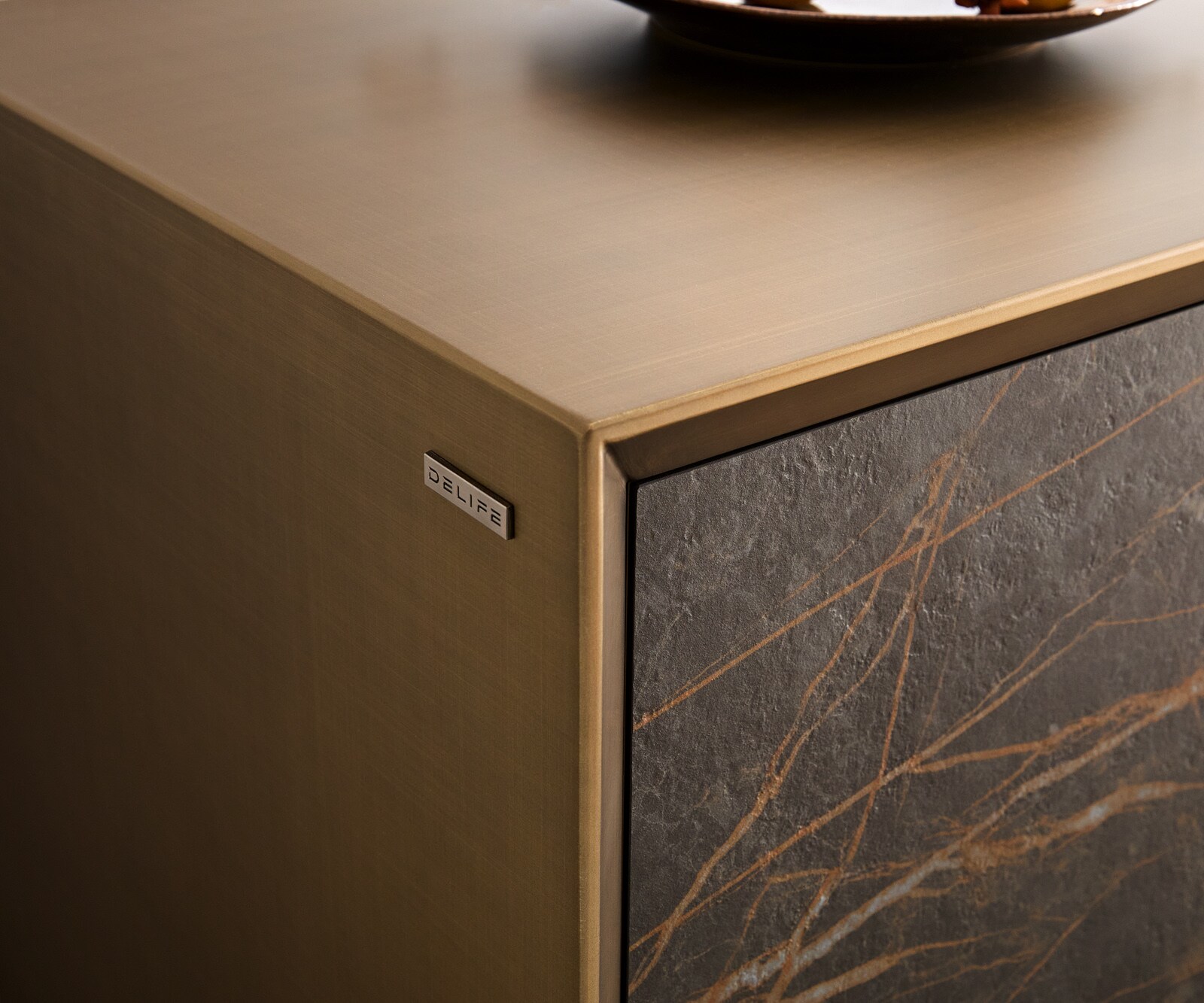 Komoda Yori 200 cm metaliczny złoty 2 drzwi 3 szuflady nóżki akrylowe ceramika Laminam® Noir Desir brązowy 6