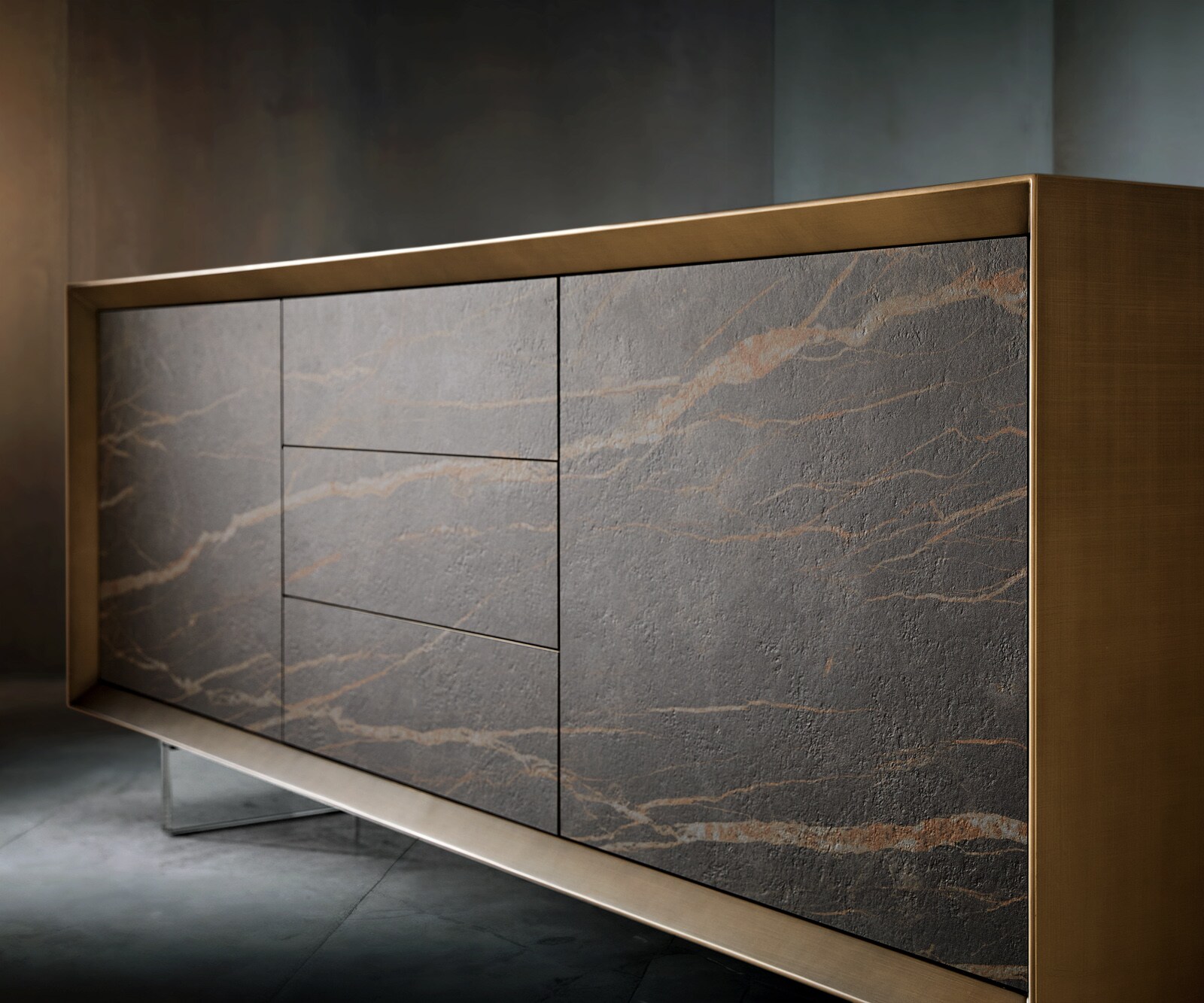 Komoda Yori 200 cm metaliczny złoty 2 drzwi 3 szuflady nóżki akrylowe ceramika Laminam® Noir Desir brązowy 1