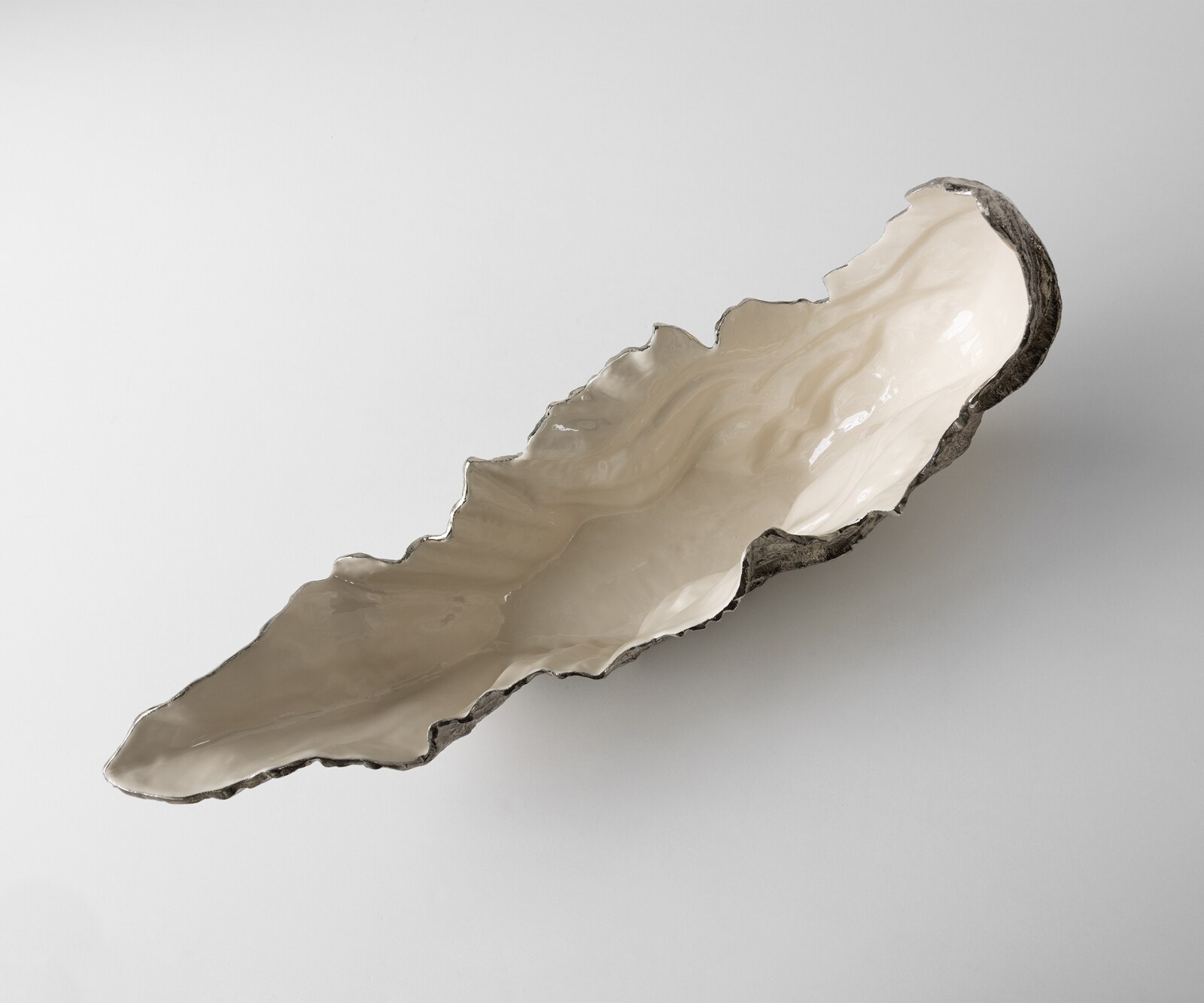 Misa Maris dł. 78 x szer. 24 x wys. 38 cm aluminium Platin Opal ręcznie robiona 3