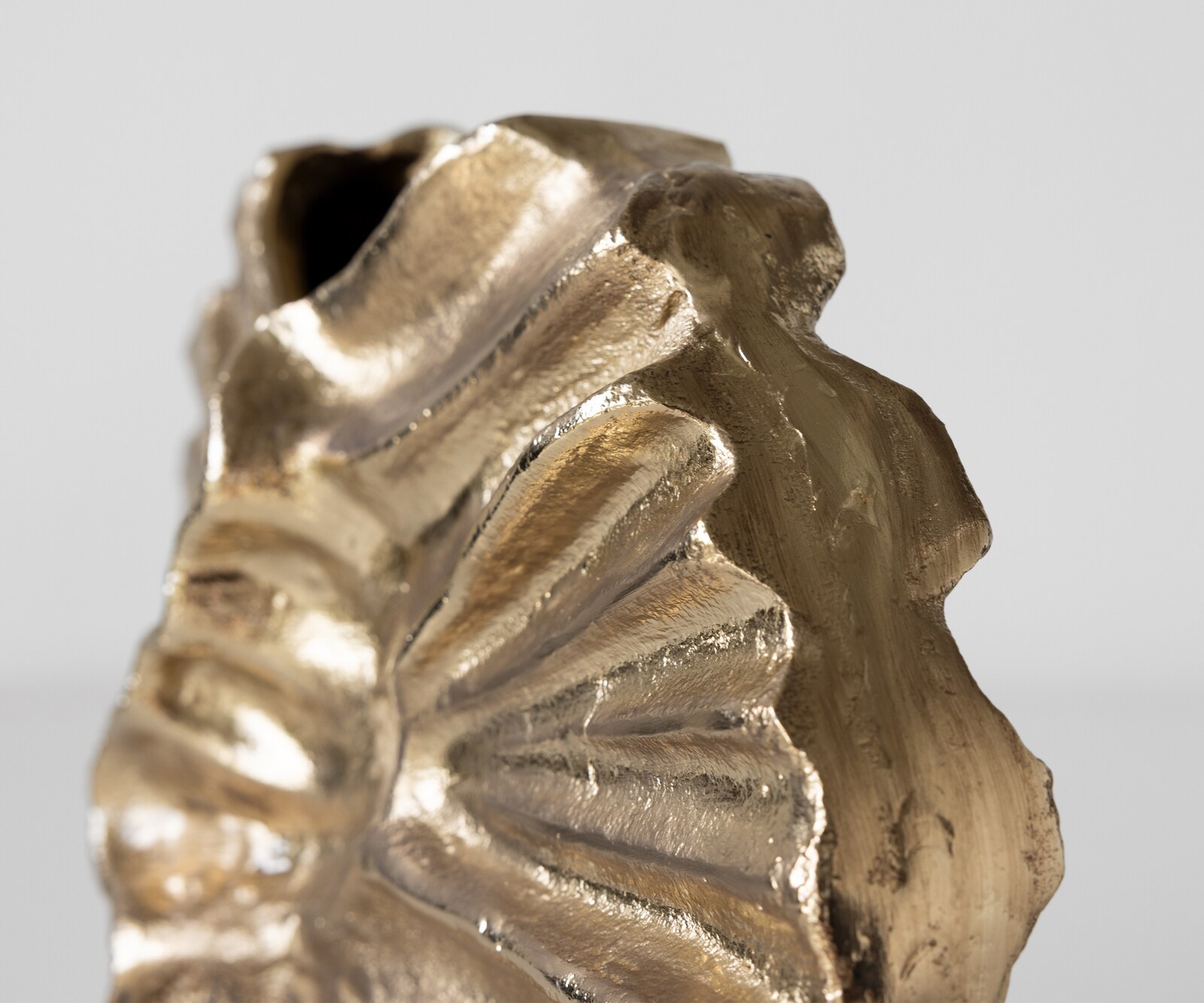 Waza dekoracyjna Nerina dł. 47 x szer. 18 x wys. 42 cm aluminium Champagner ręcznie robiona 6