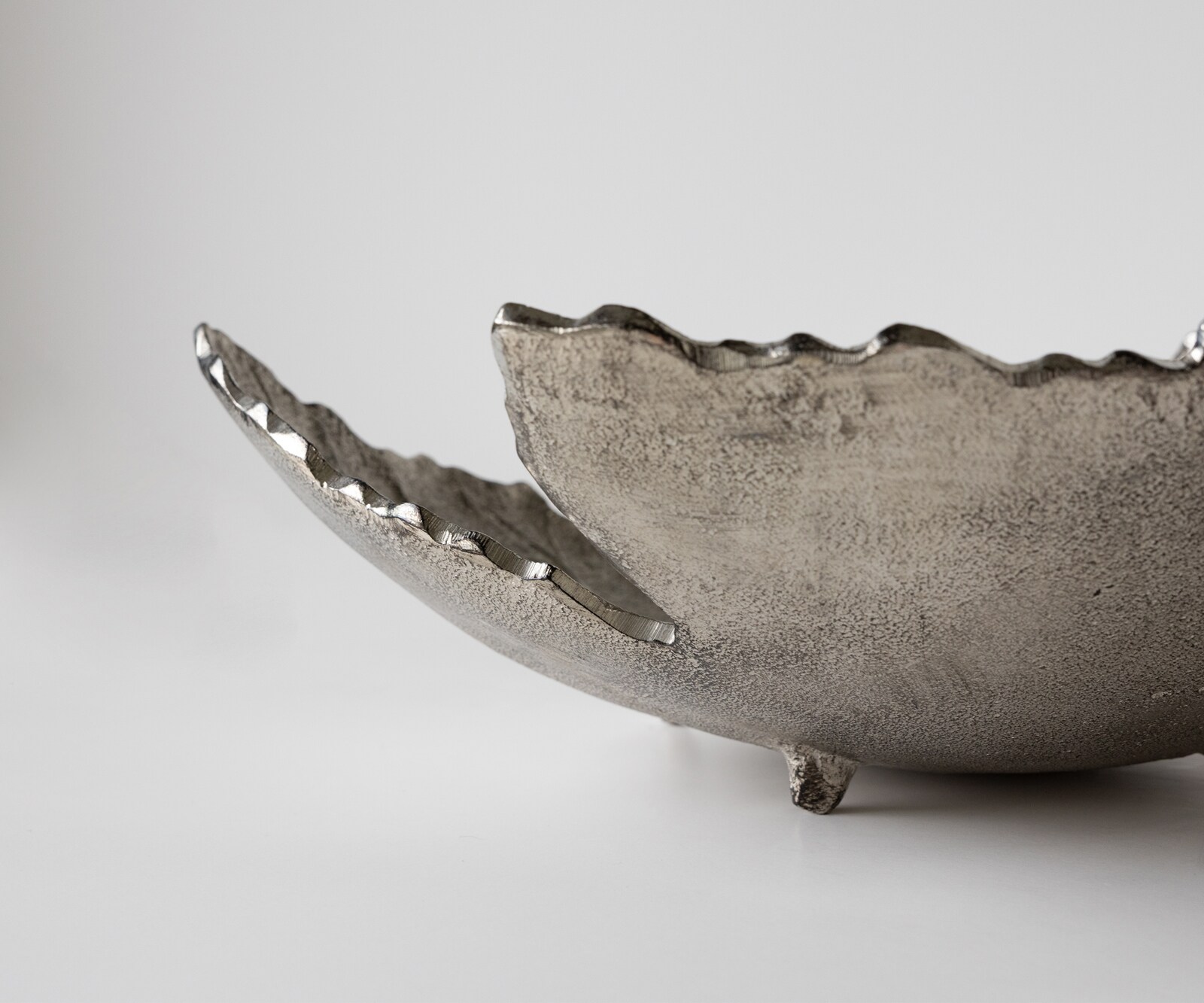 Misa Folia dł. 41 x szer. 38 x wys. 12 cm aluminium Platin ręcznie robiona 5