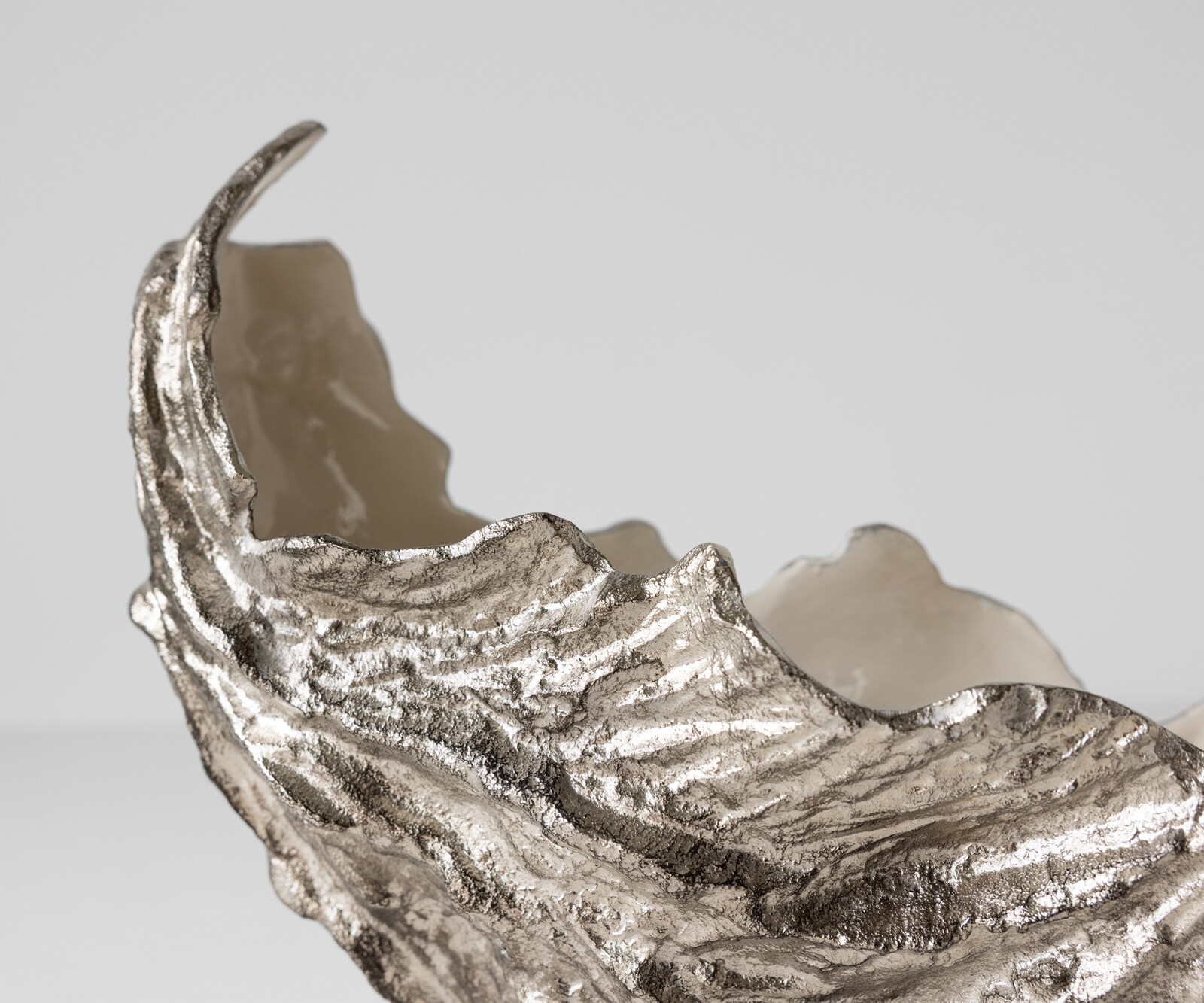 Misa Maris dł. 52 x szer. 15 x wys. 28 cm aluminium Platin Opal ręcznie robiona 3