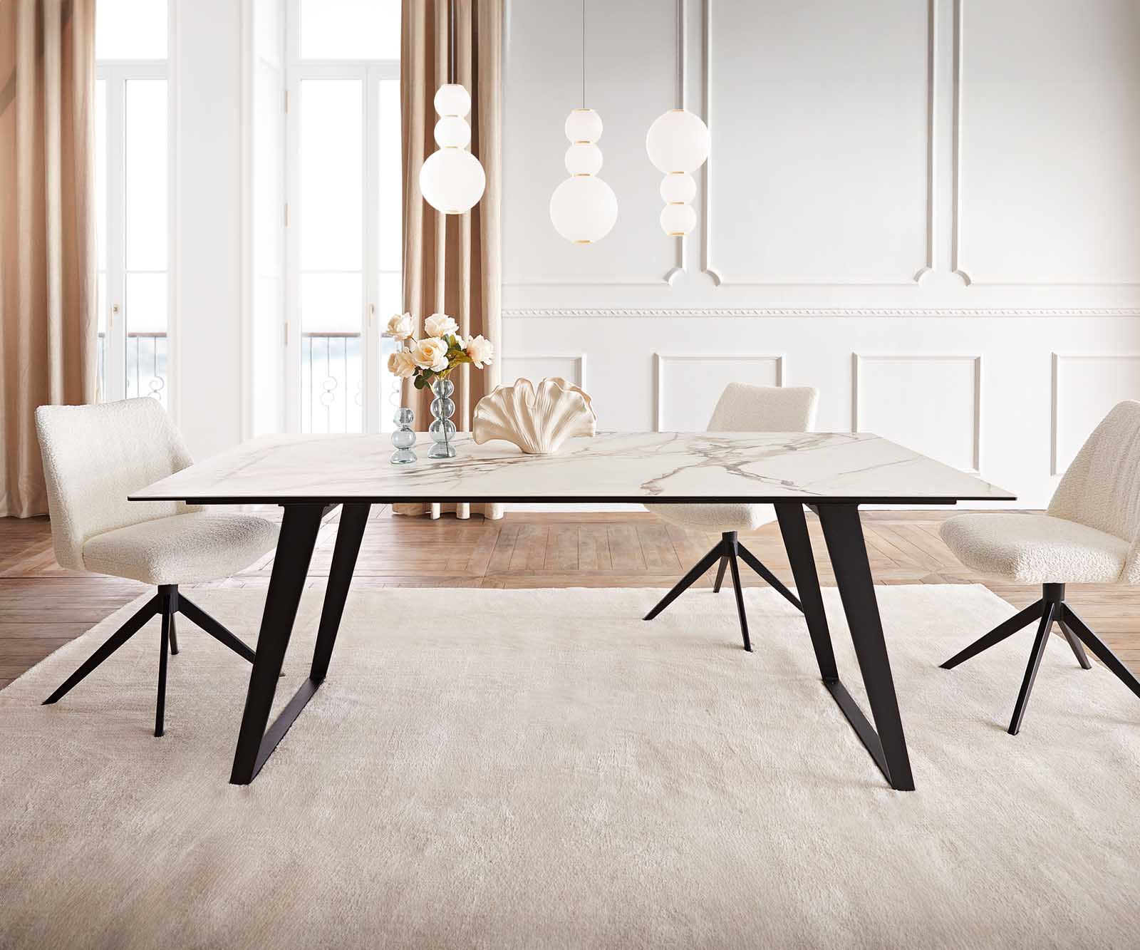 Stół do jadalni Edge 200x100 cm ceramika Calacatta Luxe biało-złoto-szary metal pochylona rama czarna