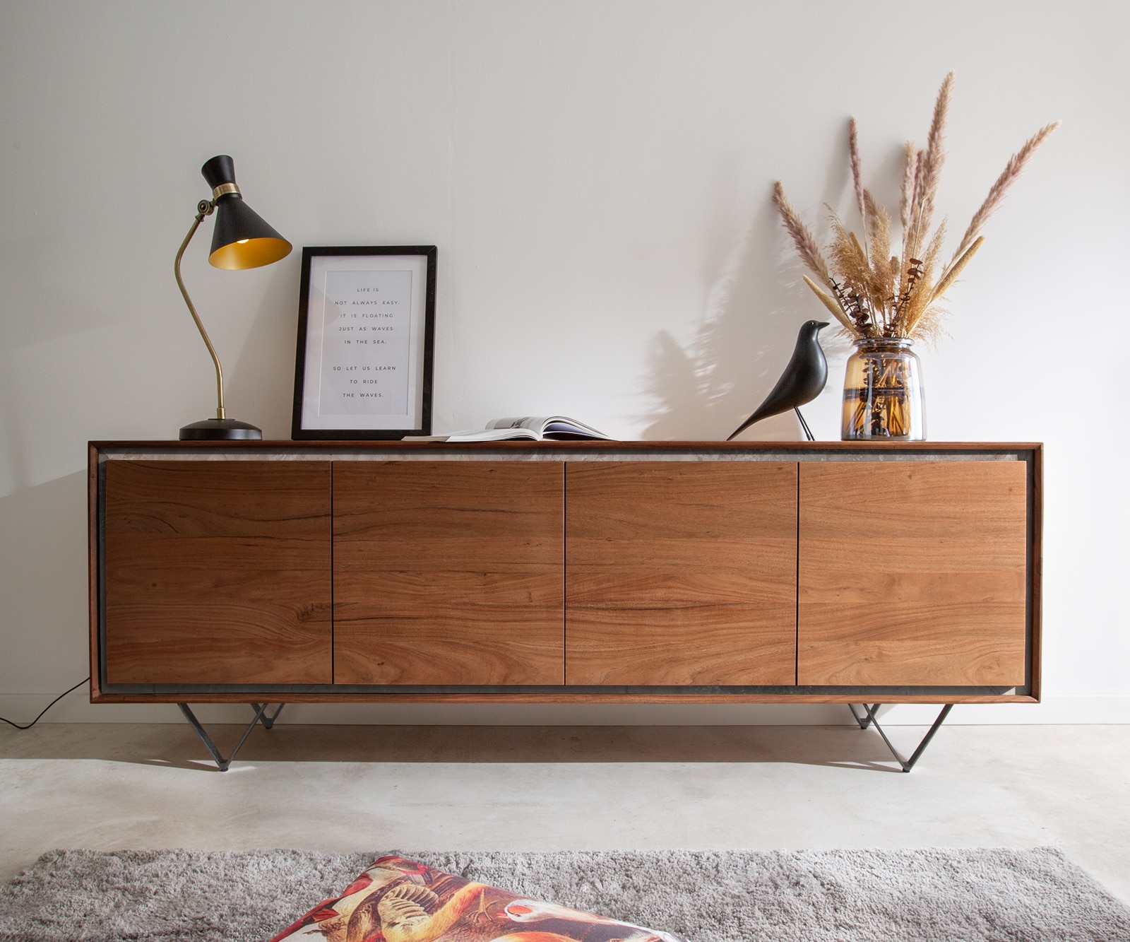 Komoda Stonegrace 200 cm akacja brązowa fornir kamienny 4 drzwi nóżki V czarne 1