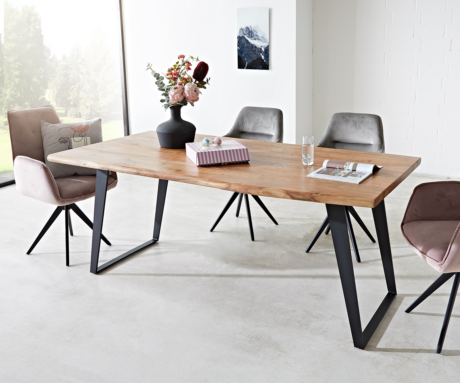Stół do jadalni Edge 180x90cm XL akacja naturalna metal pochylona rama live-edge
