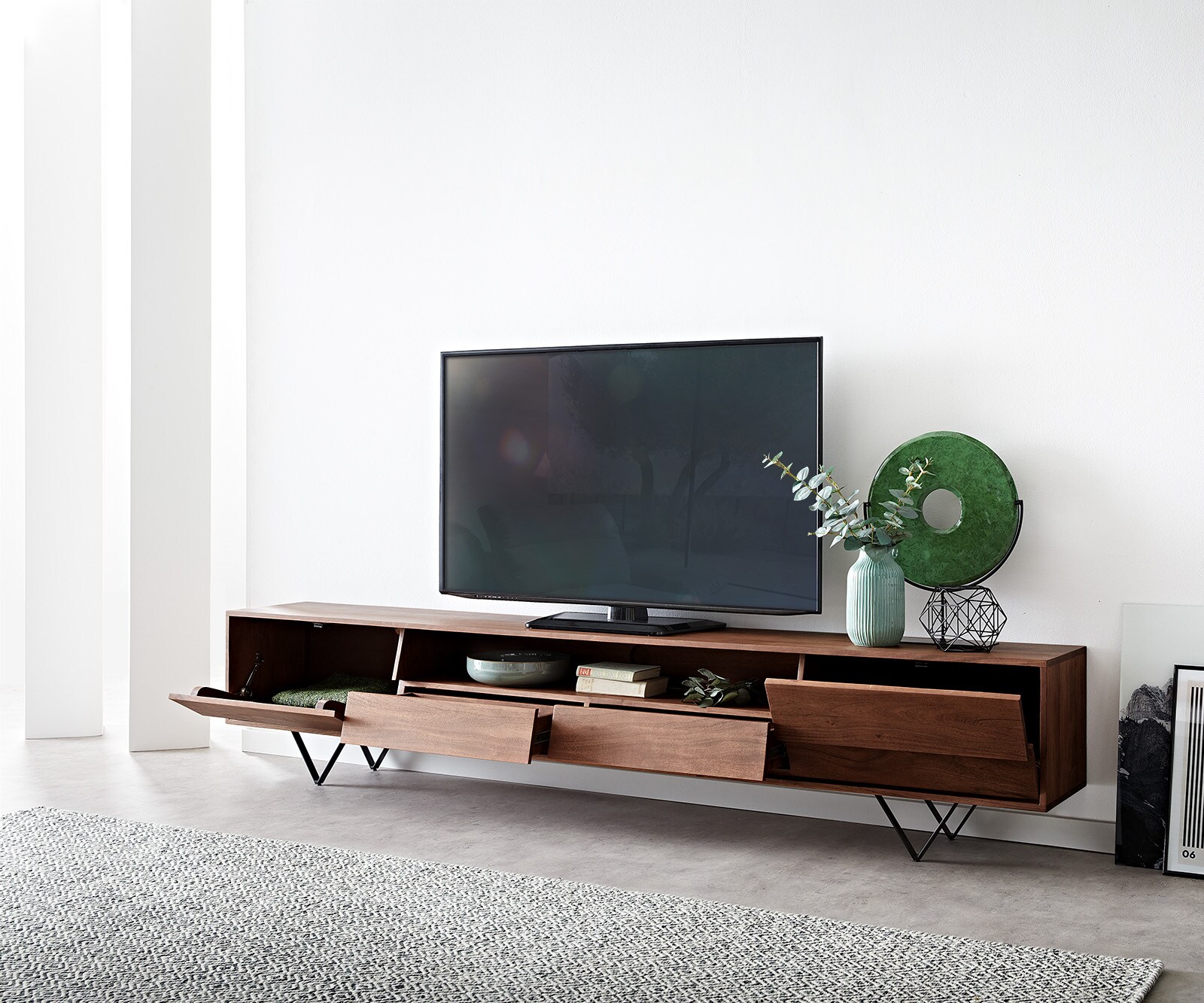Szafka RTV Eloi 240x35 cm akacja brązowa 2 drzwi 2 szuflady nóżki V czarne 3