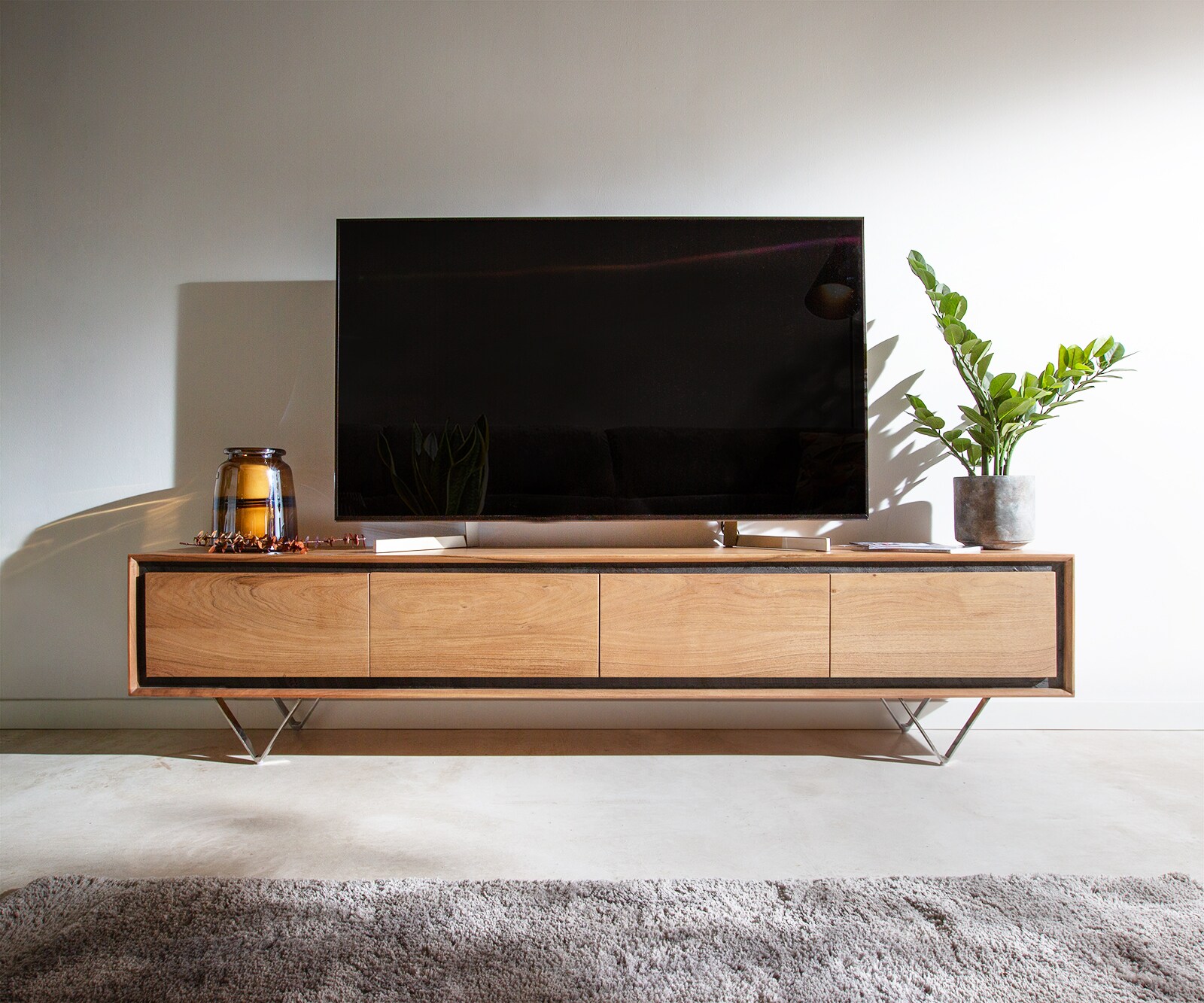 Szafka RTV Stonegrace 200 cm akacja naturalna 4 drzwi fornir kamienny nóżki V 1