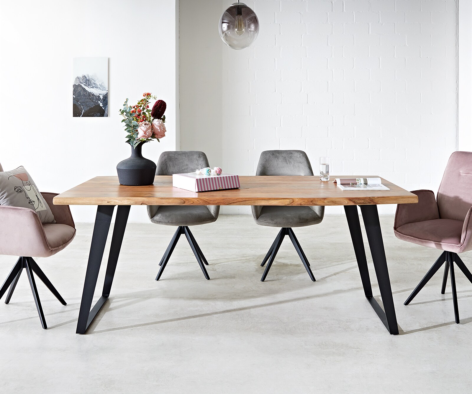 Stół do jadalni Edge 180x90cm XL akacja naturalna metal pochylona rama live-edge 1