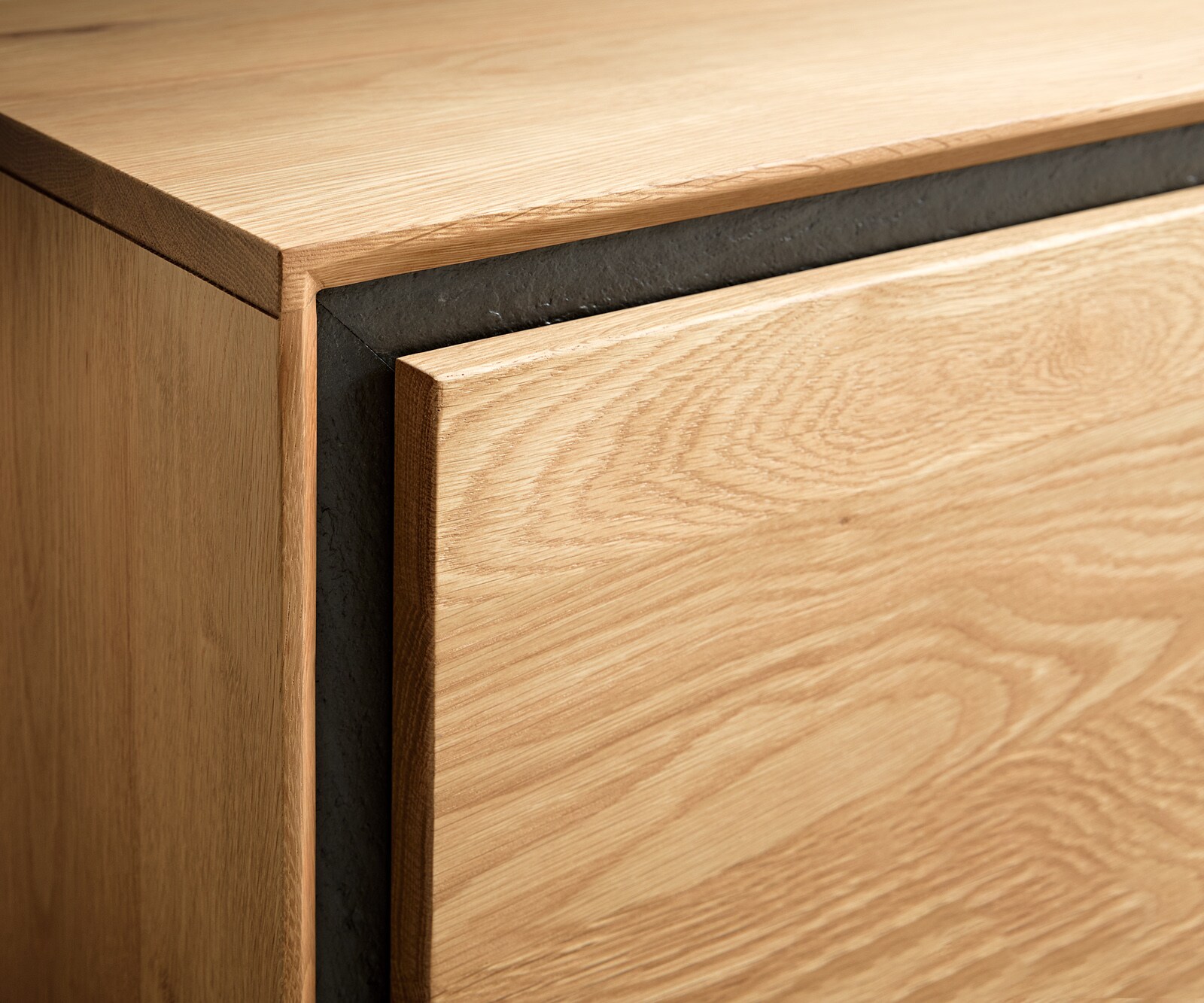 Komoda Stonegrace 200 cm dąb naturalny 4 drzwi fornir kamienny podwieszana 4