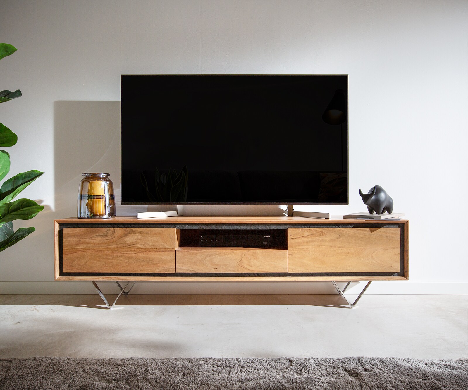 Szafka RTV Stonegrace 175 cm akacja naturalna 2 drzwi 1 przegroda 1 szuflada fornir kamienny nóżki V 1