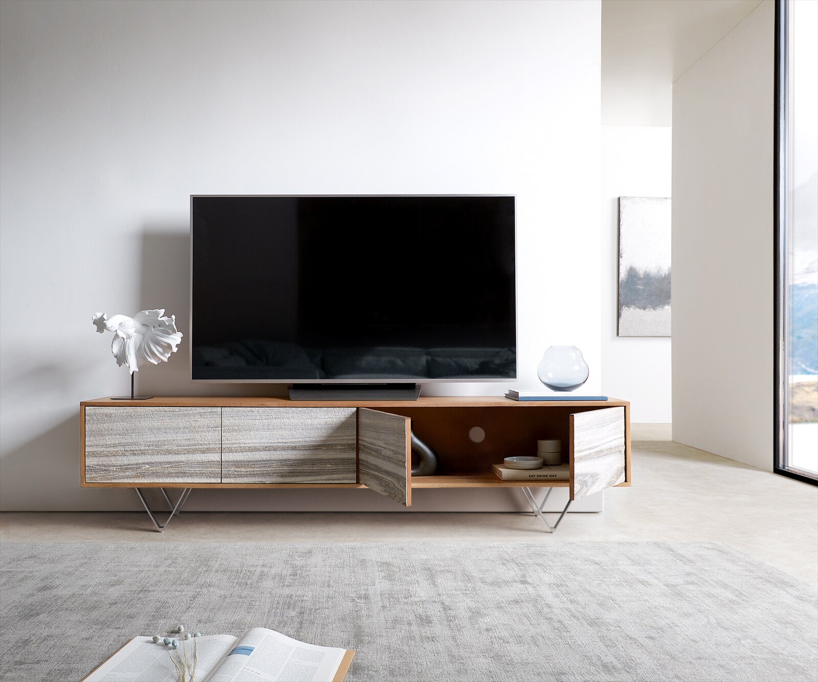 Szafka RTV Kleo 200 cm akacja naturalna 4 drzwi nóżki V stal nierdzewna 3