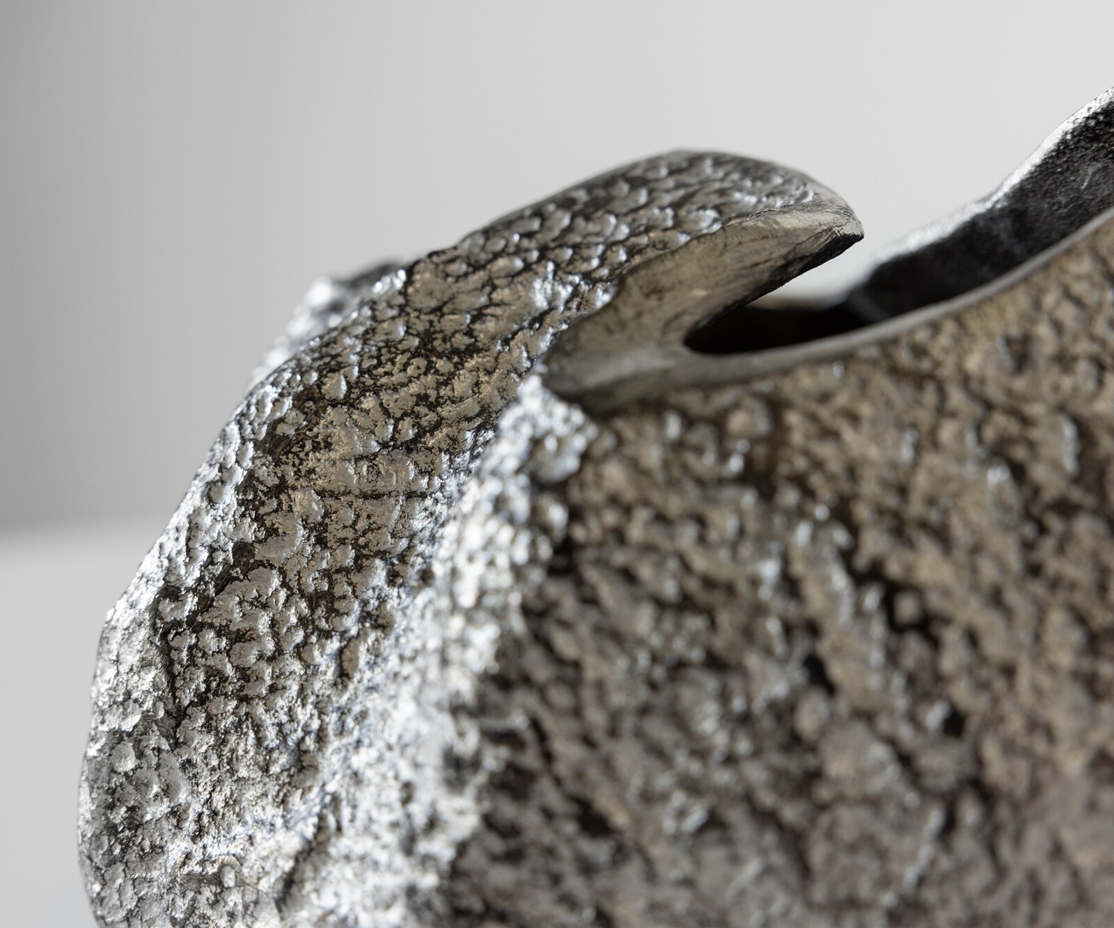 Waza dekoracyjna Cratera dł. 29 x szer. 24 x wys. 19 cm aluminium Platin ręcznie robiona 2