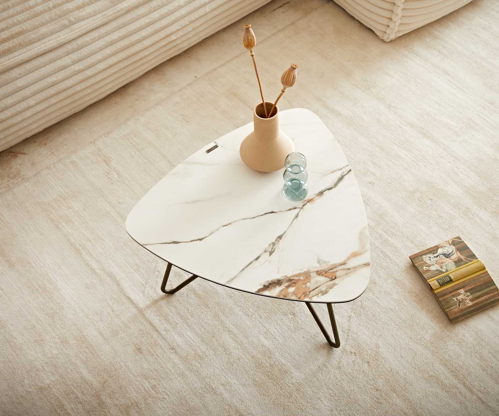 Stolik kawowy Ekrem 65x65cm ceramika Calacatta Luxe biało-złoto-szara nożlki Hairpin metal kolor tytanowy 4