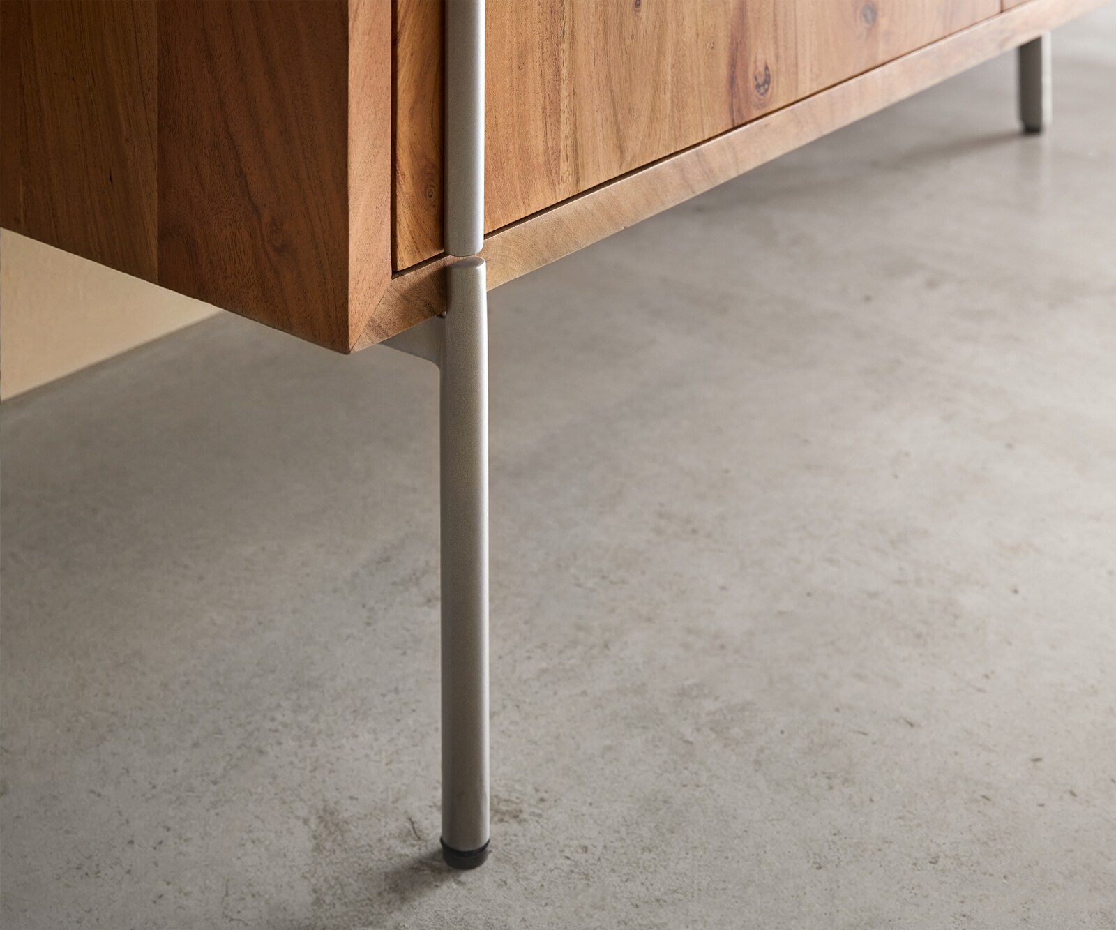 Komoda Rivoro 210 cm akacja naturalna 4 drzwi 5