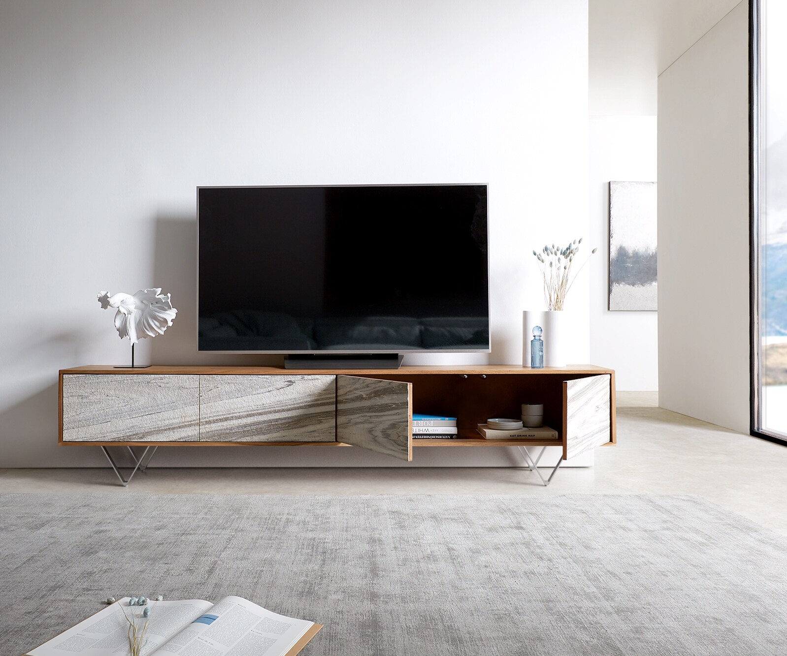 Szafka RTV Kleo 220 cm akacja naturalna 4 drzwi nóżki V stal nierdzewna 3