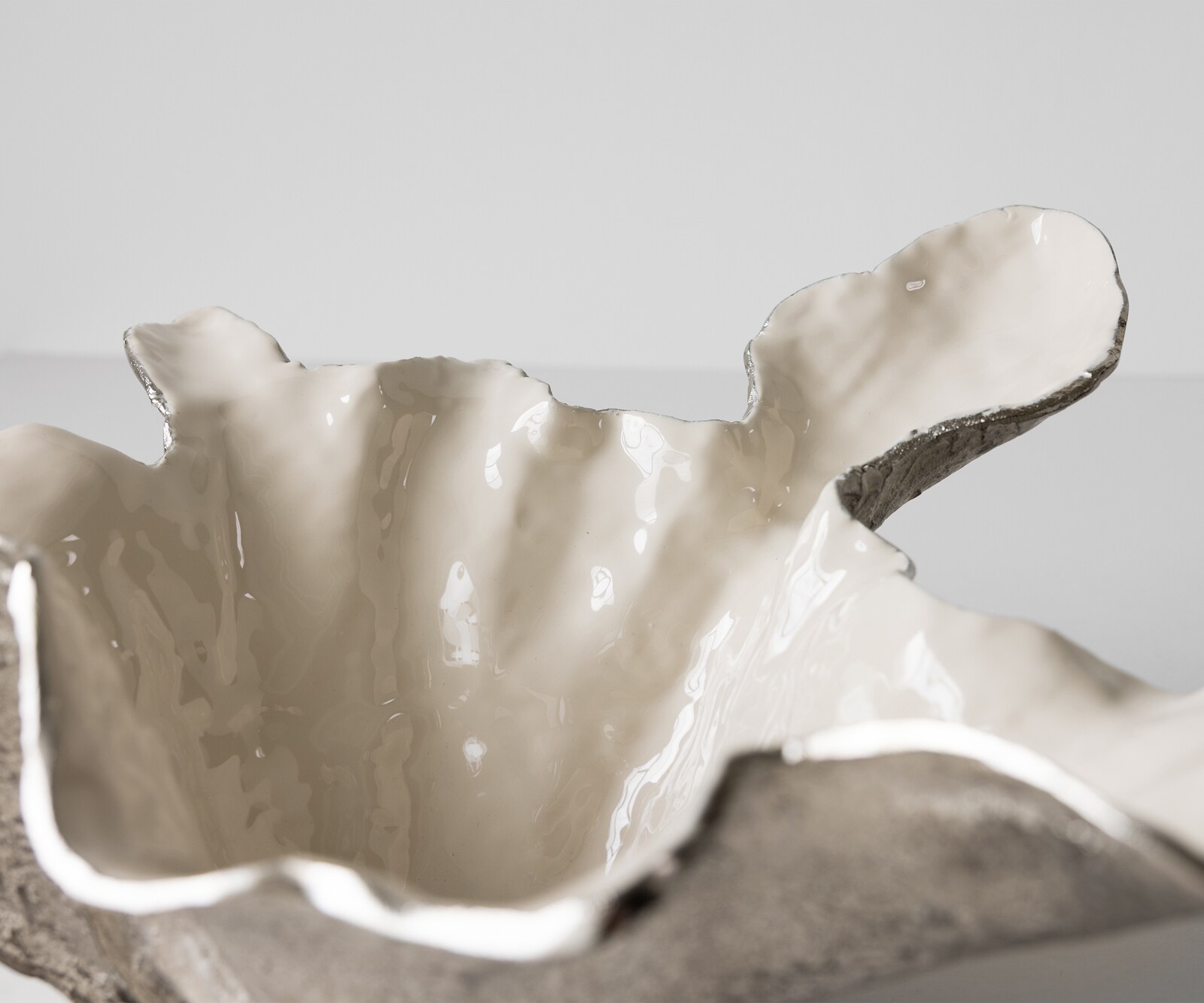 Misa Liora dł. 52 x szer. 51 x wys. 21 cm aluminium Platin Opal ręcznie robiona 3