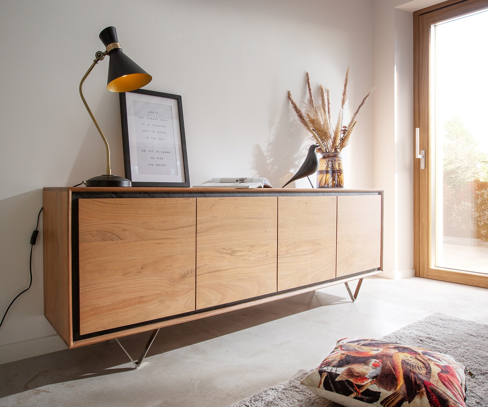 Komoda Stonegrace 200 cm akacja naturalna 4 drzwi fornir kamienny nóżki V