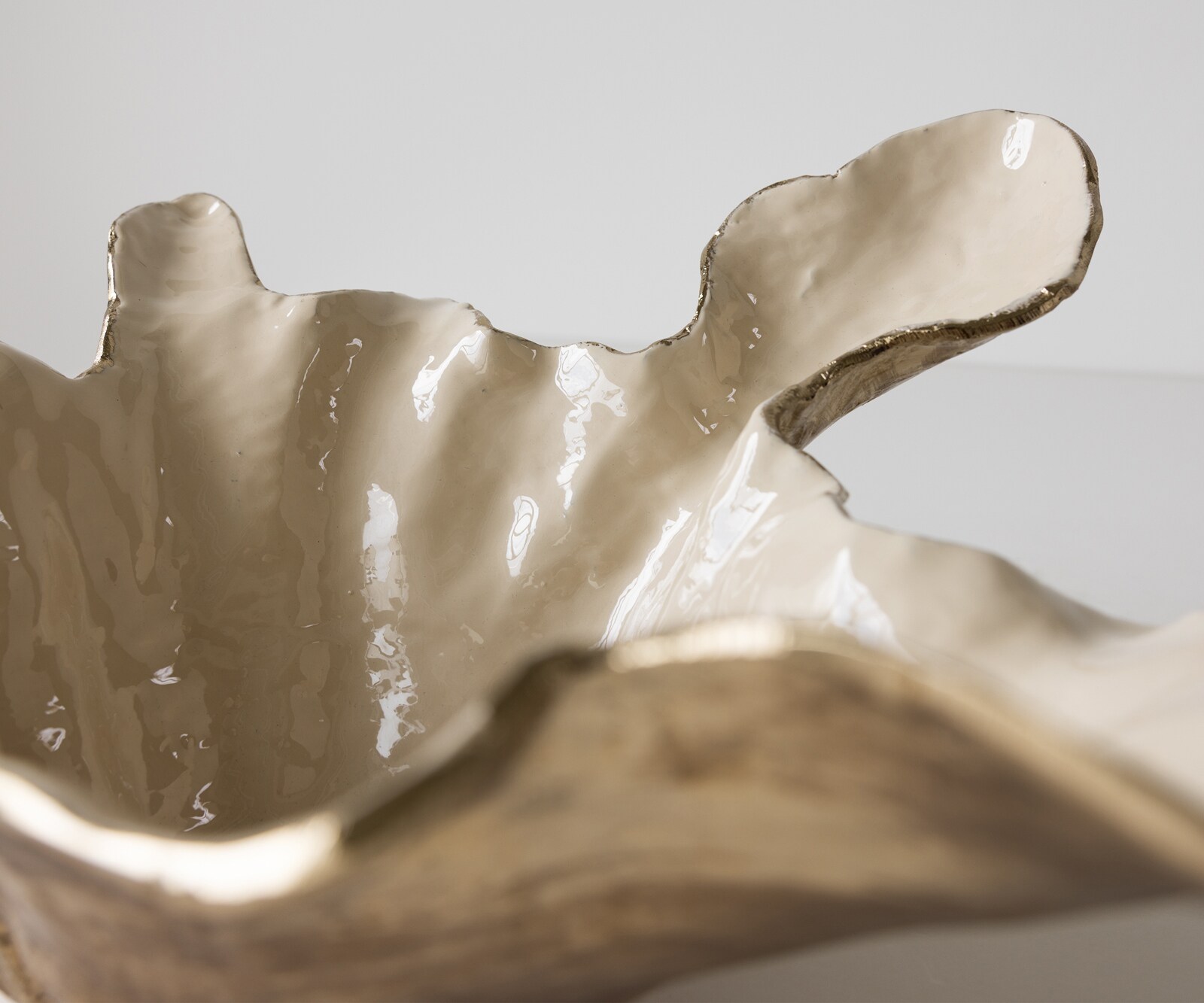 Misa Liora dł. 52 x szer. 51 x wys. 21 cm aluminium Champagner Ivory ręcznie robiona 2