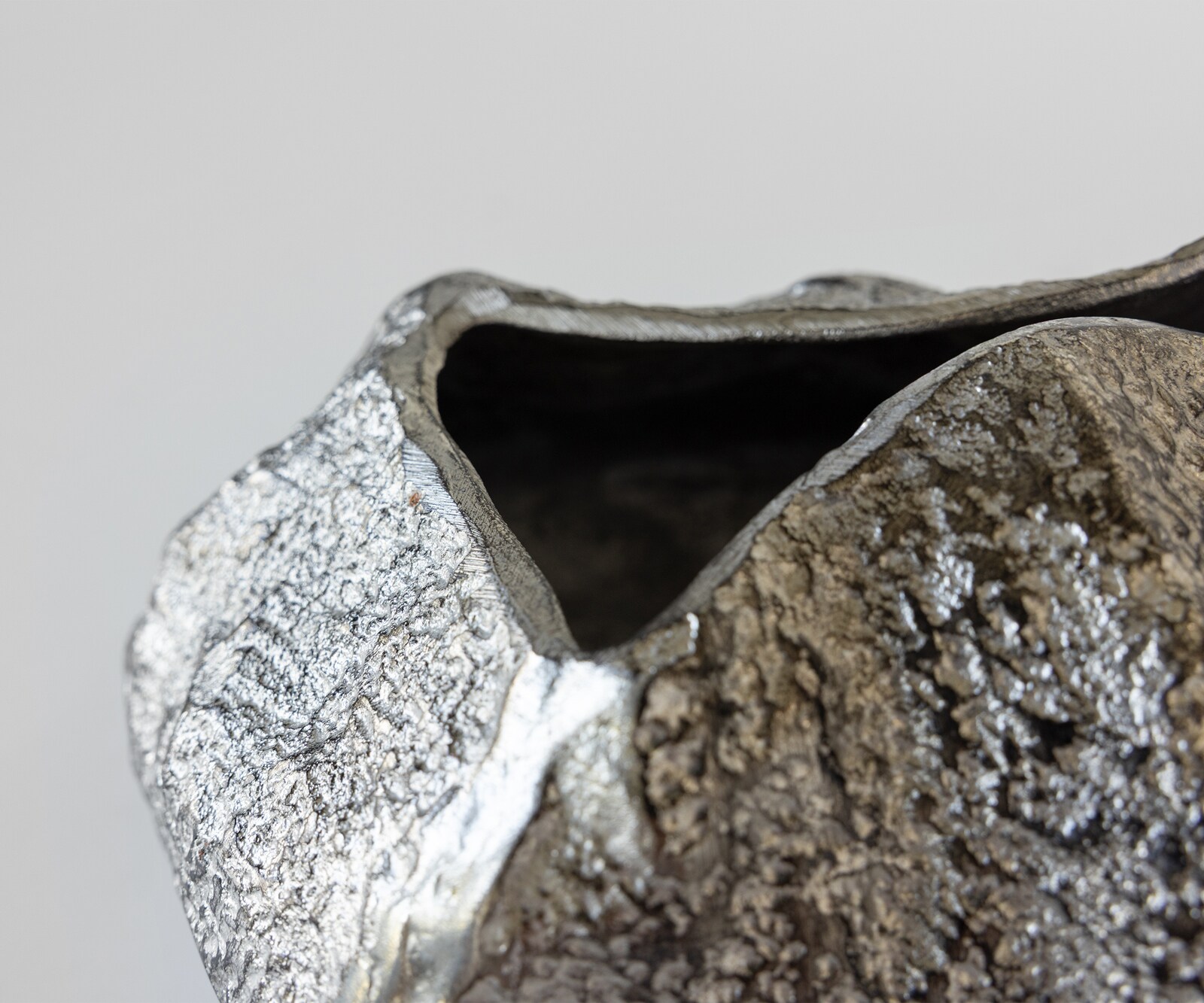 Waza dekoracyjna Cratera dł. 29 x szer. 24 x wys. 19 cm aluminium Platin ręcznie robiona 5
