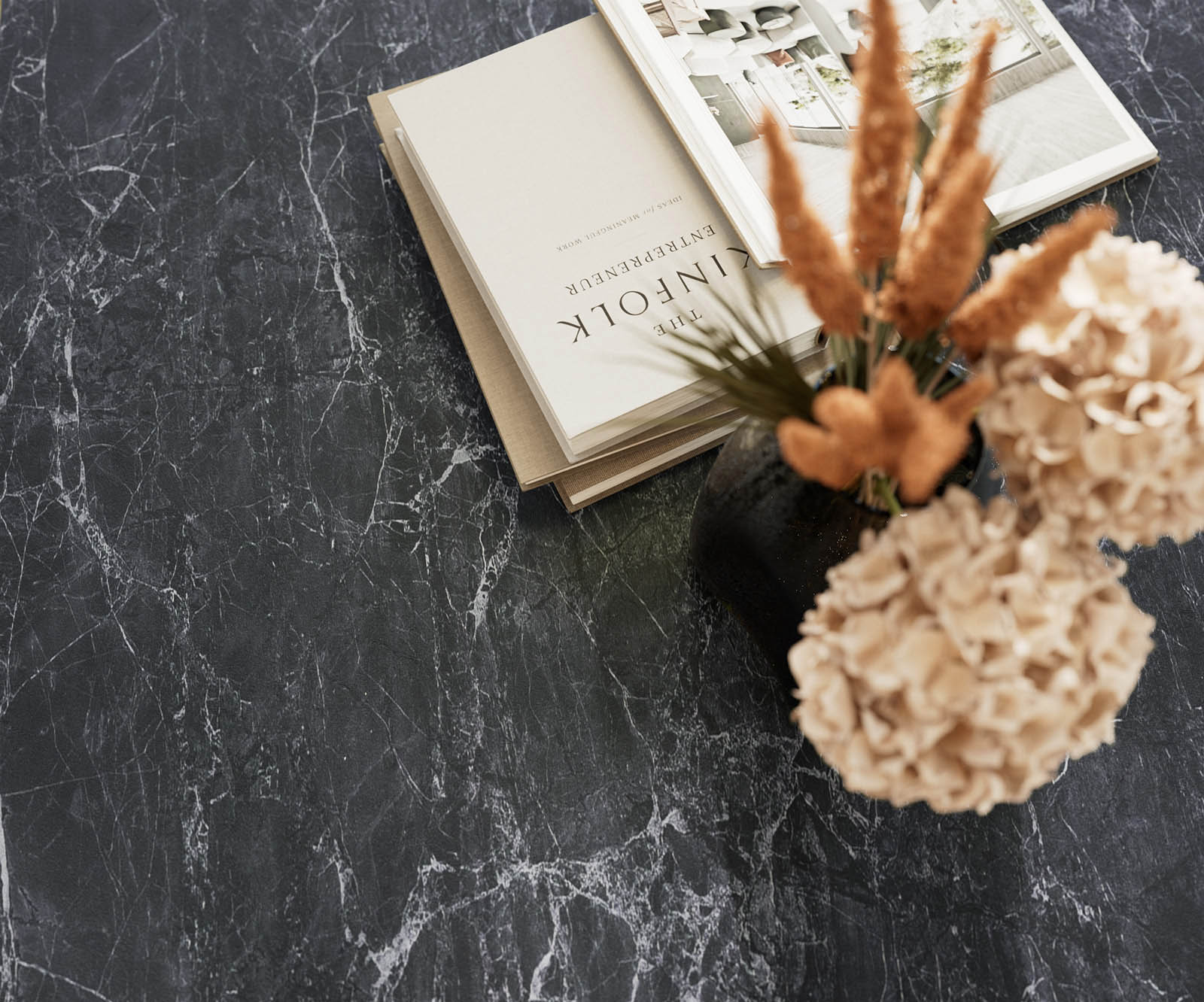 Stół do jadalni Edge 200-300x100 cm ceramika Laminam® Nero Greco antracyt rama Cross czarna rozkładany 6