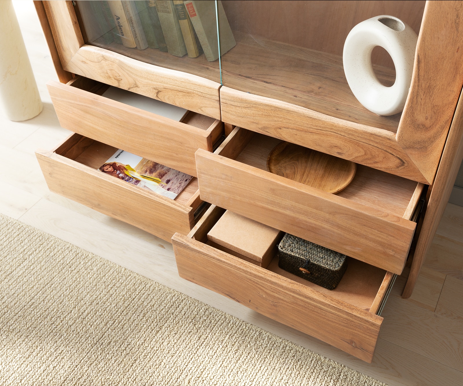 Witryna Live-Edge 120x190 cm akacja naturalna 2 drzwi 4 szuflady 4