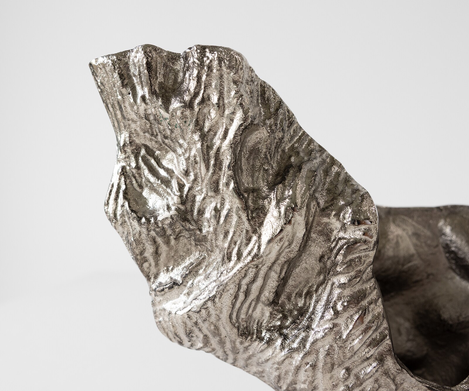 Waza dekoracyjna Alaris dł. 44 x szer. 13 x wys. 31 cm aluminium Platin ręcznie robiona 3