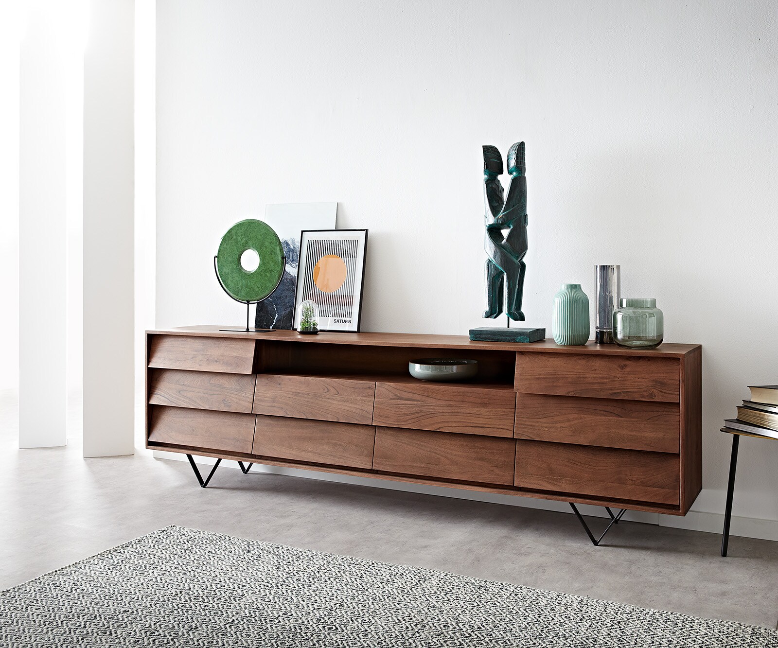 Komoda Eloi 240x40 cm akacja brązowa 2 drzwi 6 szuflad nóżki V czarne