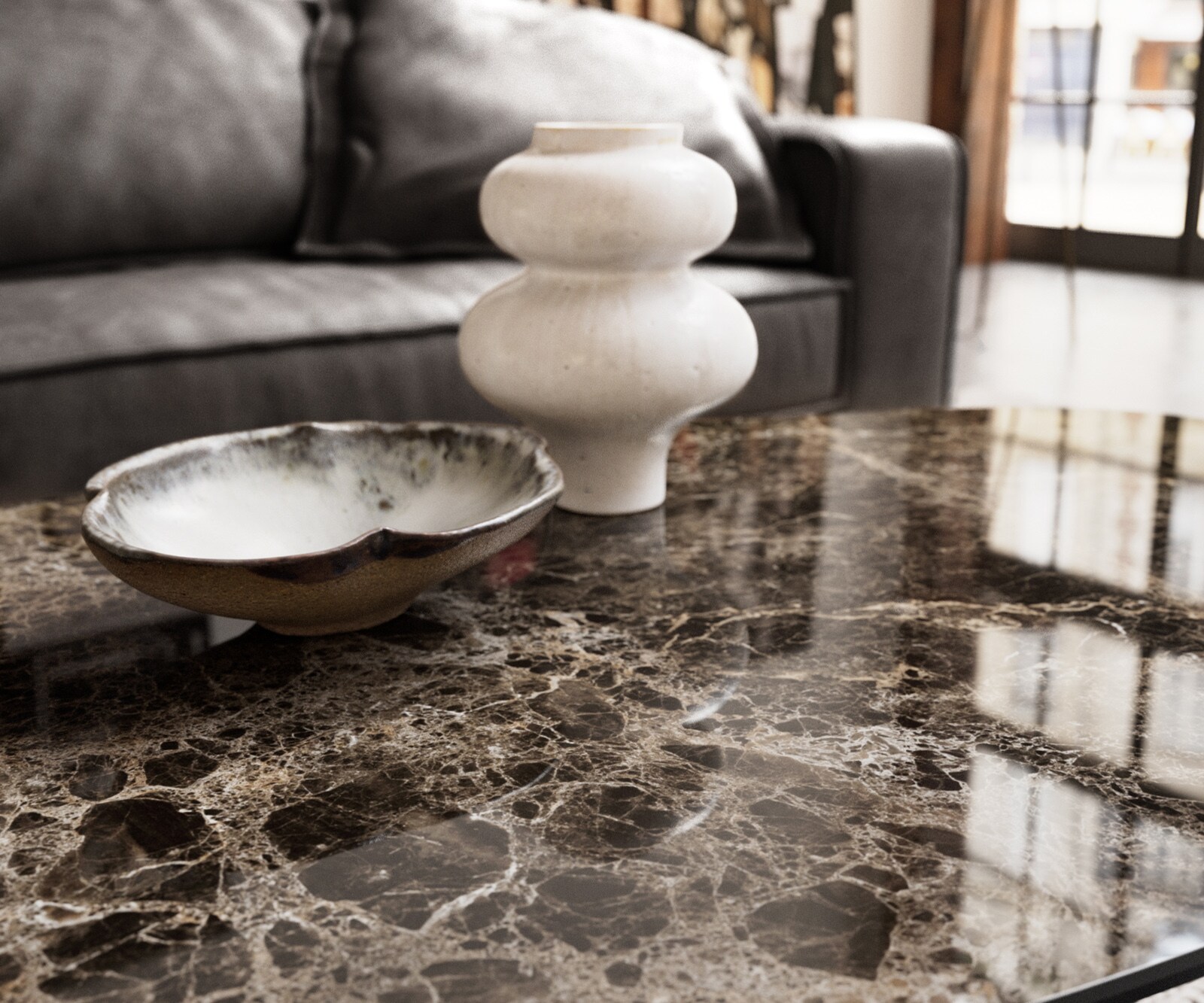 Stolik kawowy Edge kształt organiczny 140x76 cm ceramika Laminam® Emperador Extra Lucidato ciemnobrązowa podstawa Sarity stal nierdzewna szczotkowana 6
