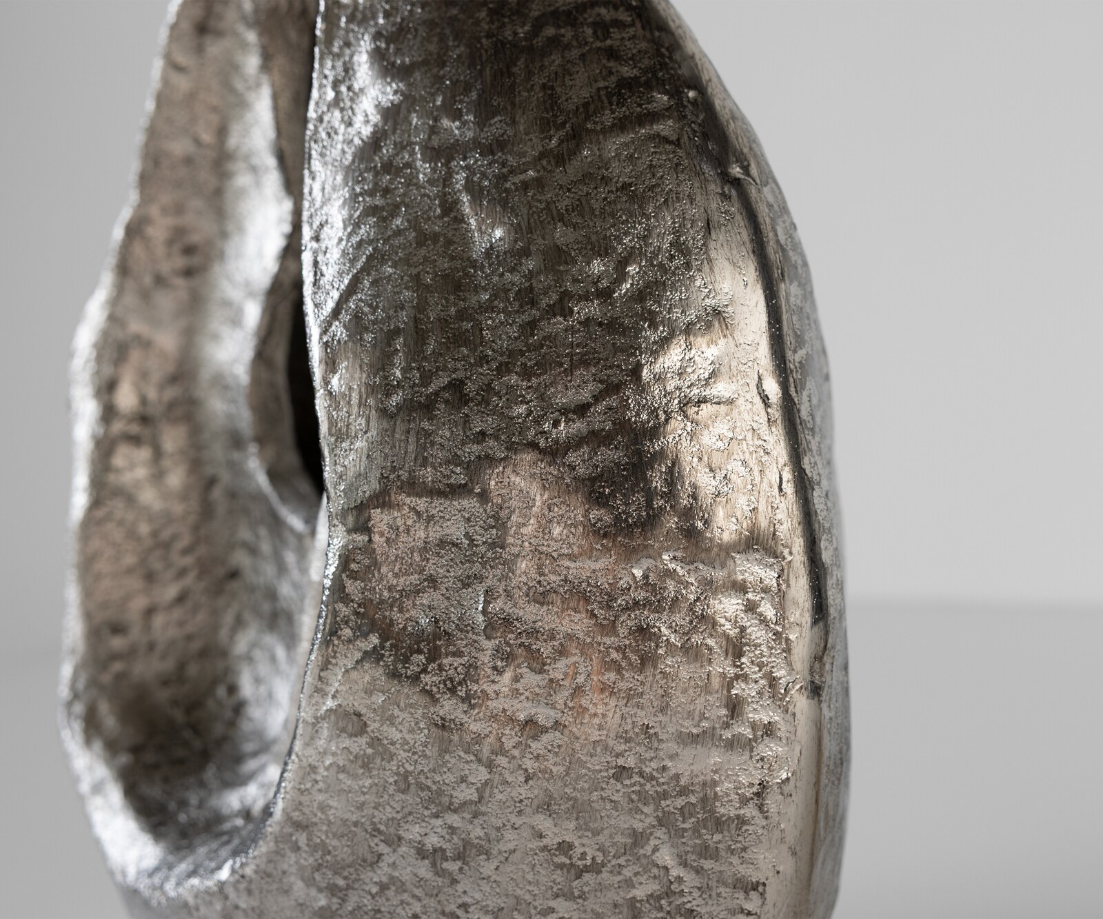 Rzeźba Nexora dł. 34 x szer. 17 x wys. 40 cm aluminium Platin ręcznie robiona 3