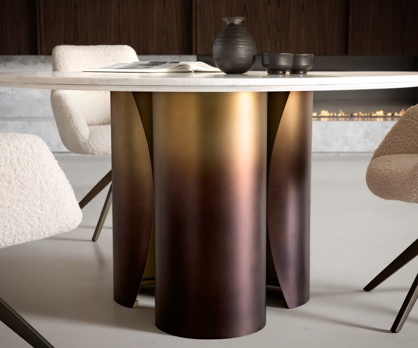 Stół do jadalni Adenza okrągły 140x140 cm marmur biały metal złoty wykończenie Fusion Finish 4