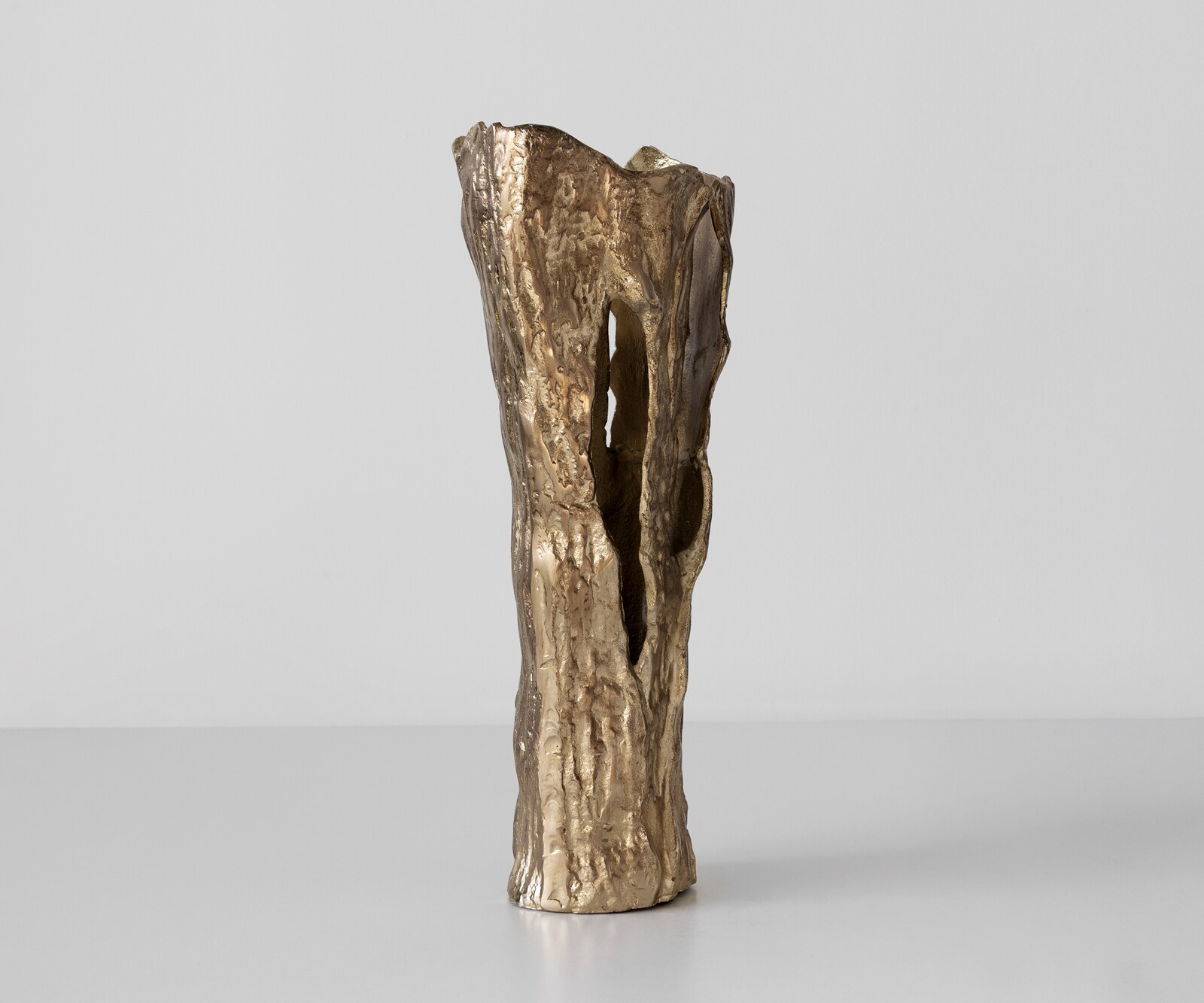 Waza dekoracyjna Cortana dł. 31 x szer. 22 x wys. 63 cm aluminium Champagner ręcznie robiona 1