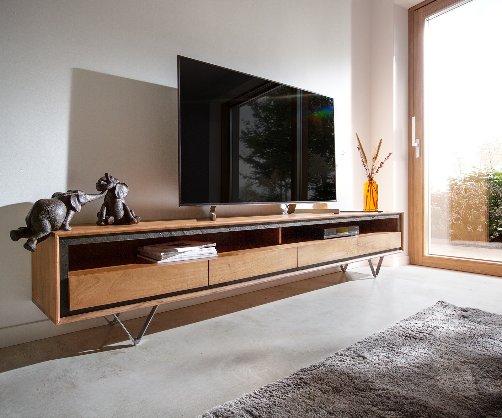 Szafka RTV Stonegrace 240 cm akacja naturalna 2 przegrody 4 szuflady fornir kamienny nóżki V