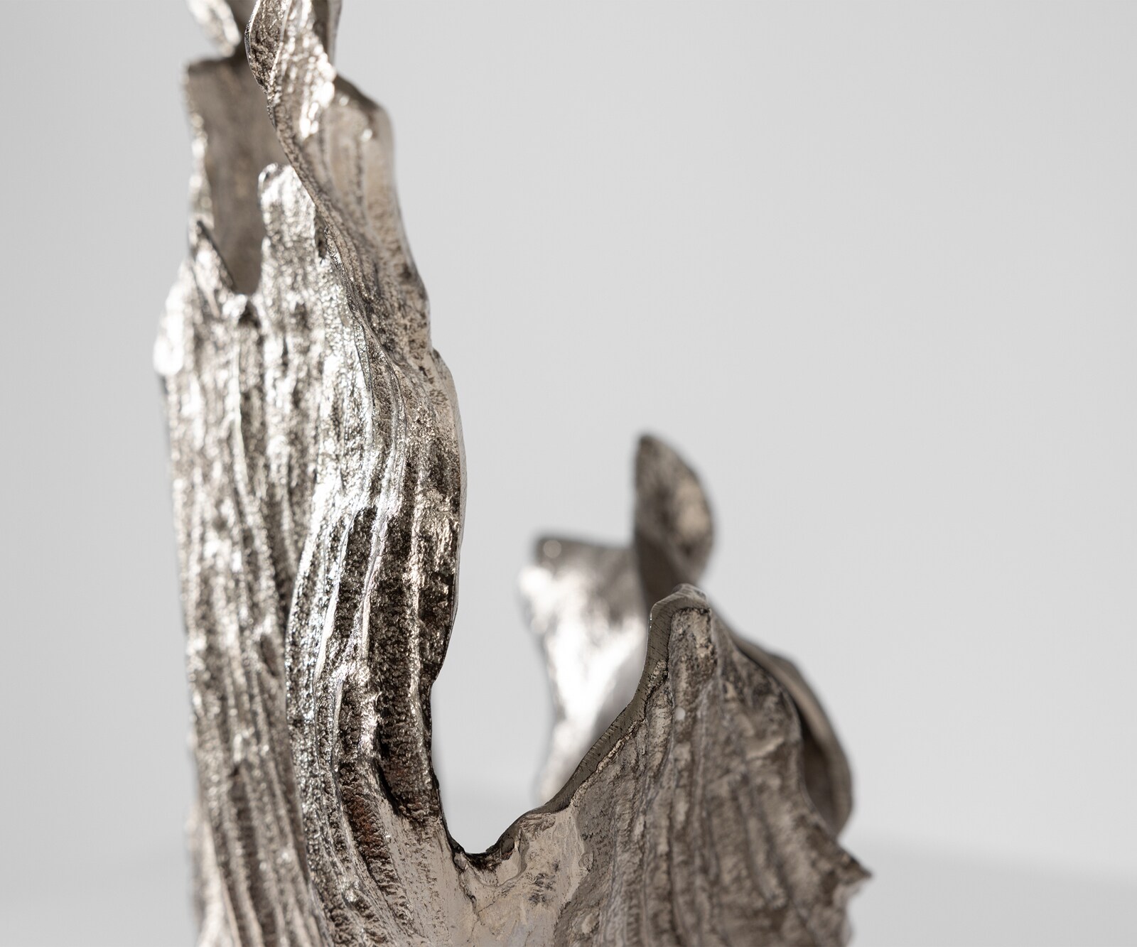 Waza dekoracyjna Corallo dł. 37 x szer. 18 x wys. 48 cm aluminium Platin ręcznie robiona 7