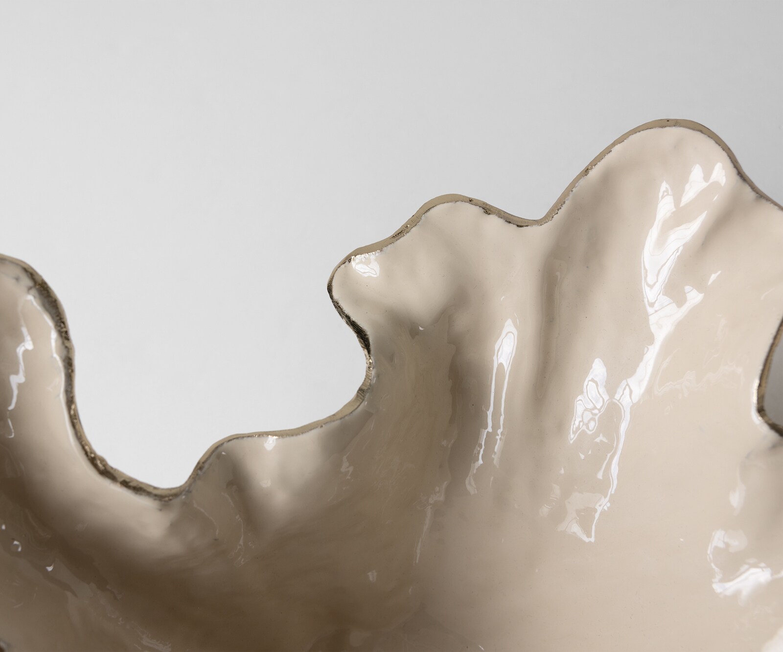 Misa Liora dł. 52 x szer. 51 x wys. 21 cm aluminium Champagner Ivory ręcznie robiona 4