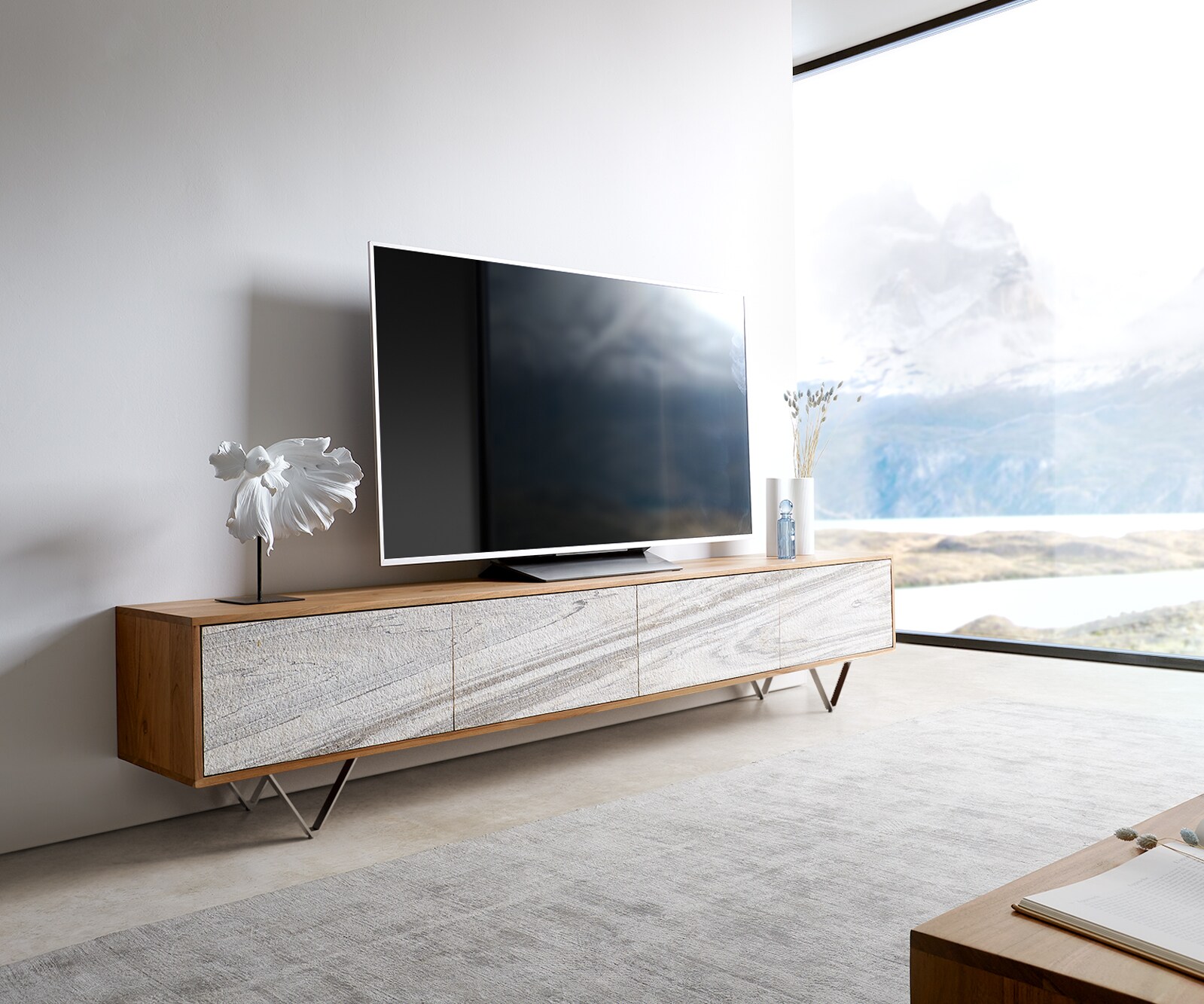 Szafka RTV Kleo 220 cm akacja naturalna 4 drzwi nóżki V stal nierdzewna