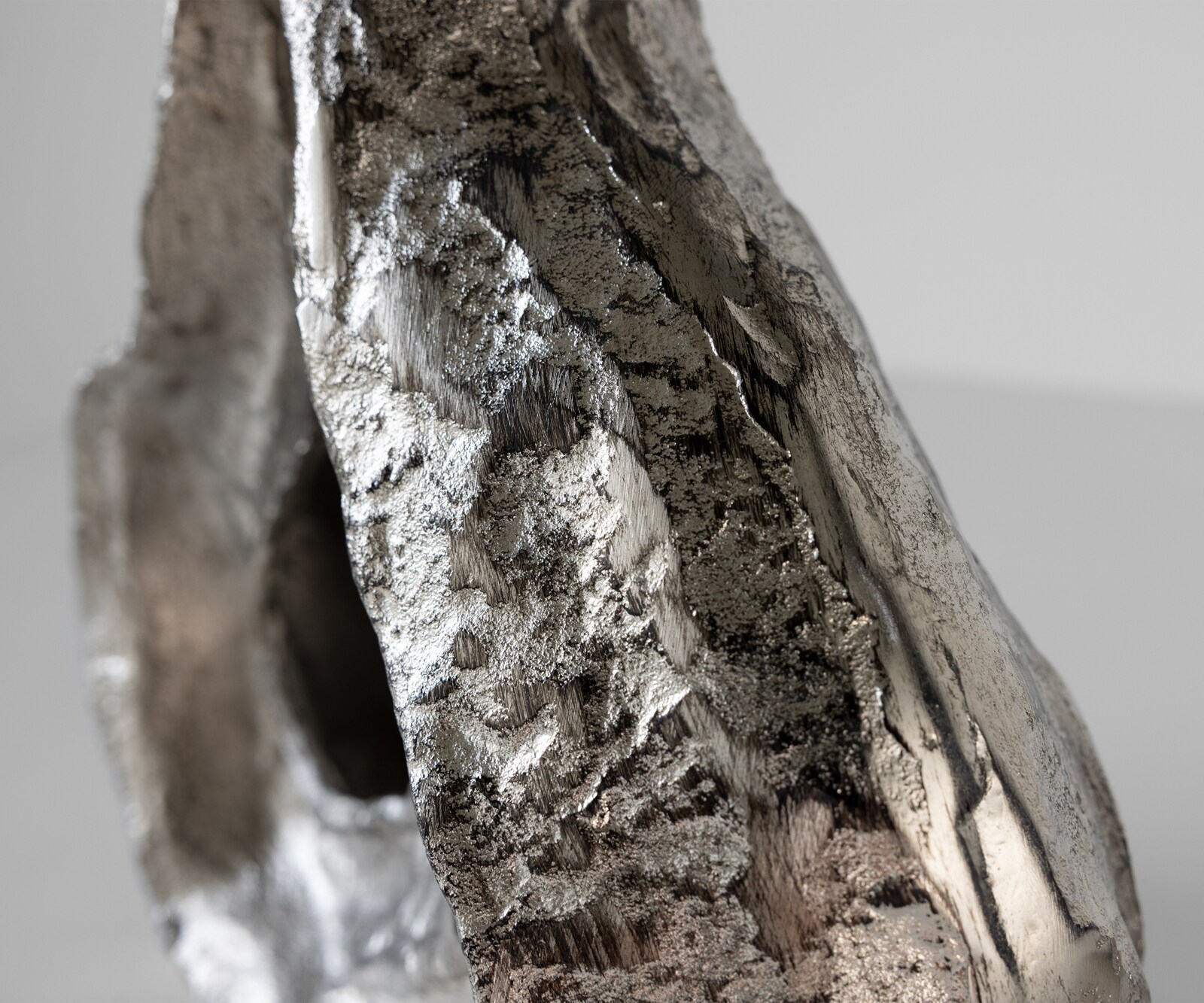 Rzeźba Nexora dł. 40 x szer. 15 x wys. 33 cm aluminium Platin ręcznie robiona 4
