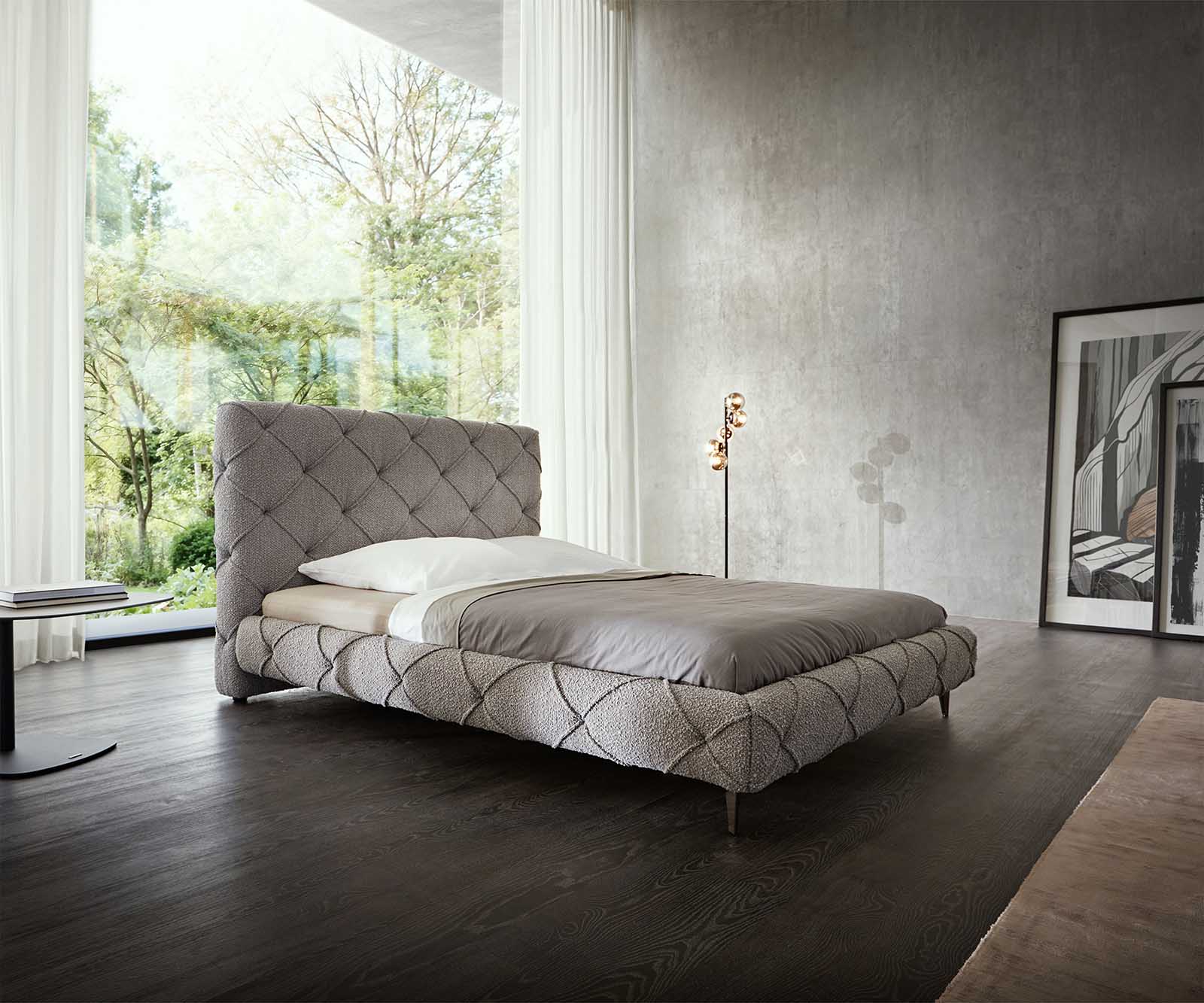 Rama łóżka tapicerowanego Nayara 140x200 cm bouclé srebrno-szary