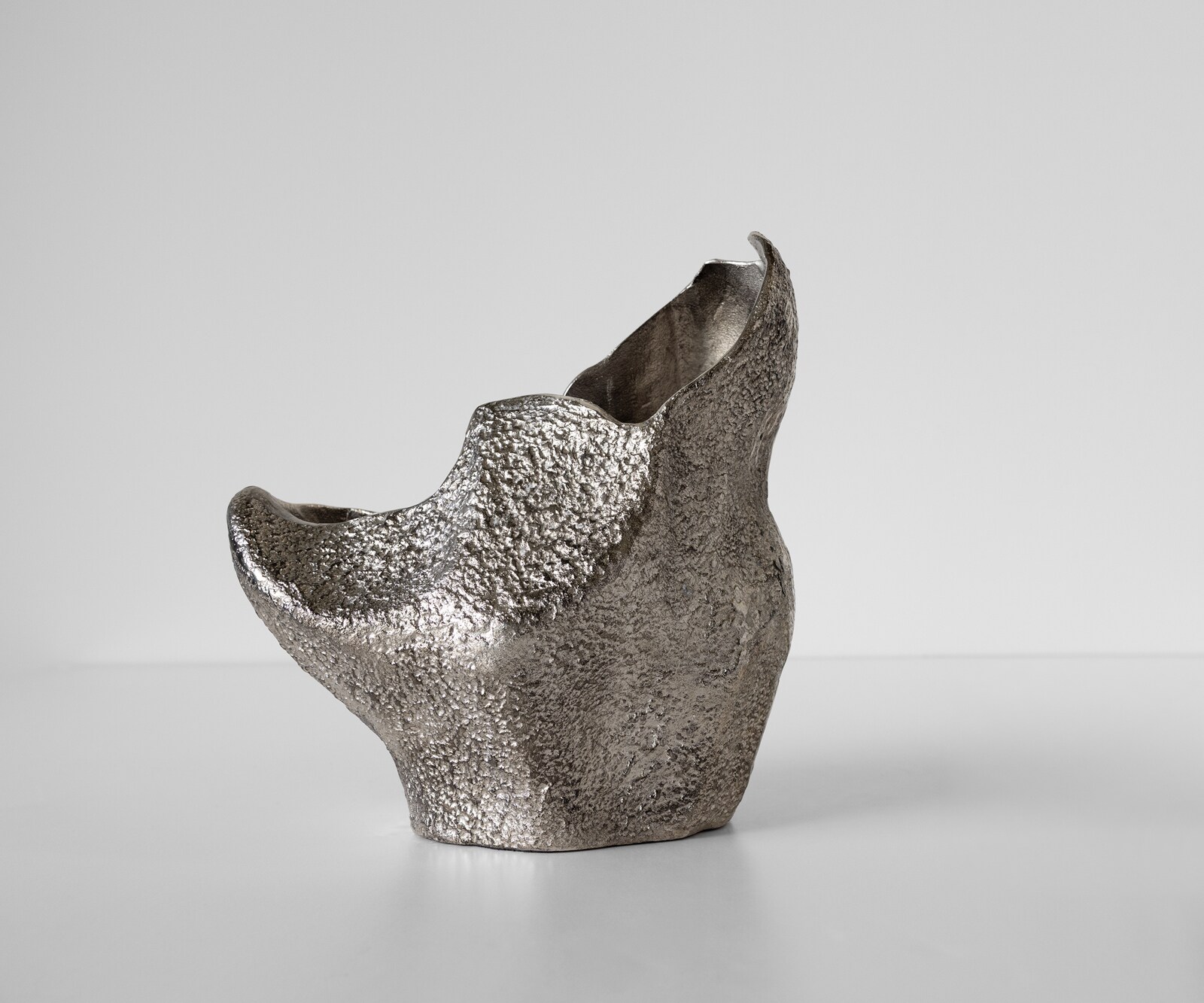 Waza dekoracyjna Grotta dł. 31 x szer. 20 x wys. 34 cm aluminium Platin ręcznie robiona 1